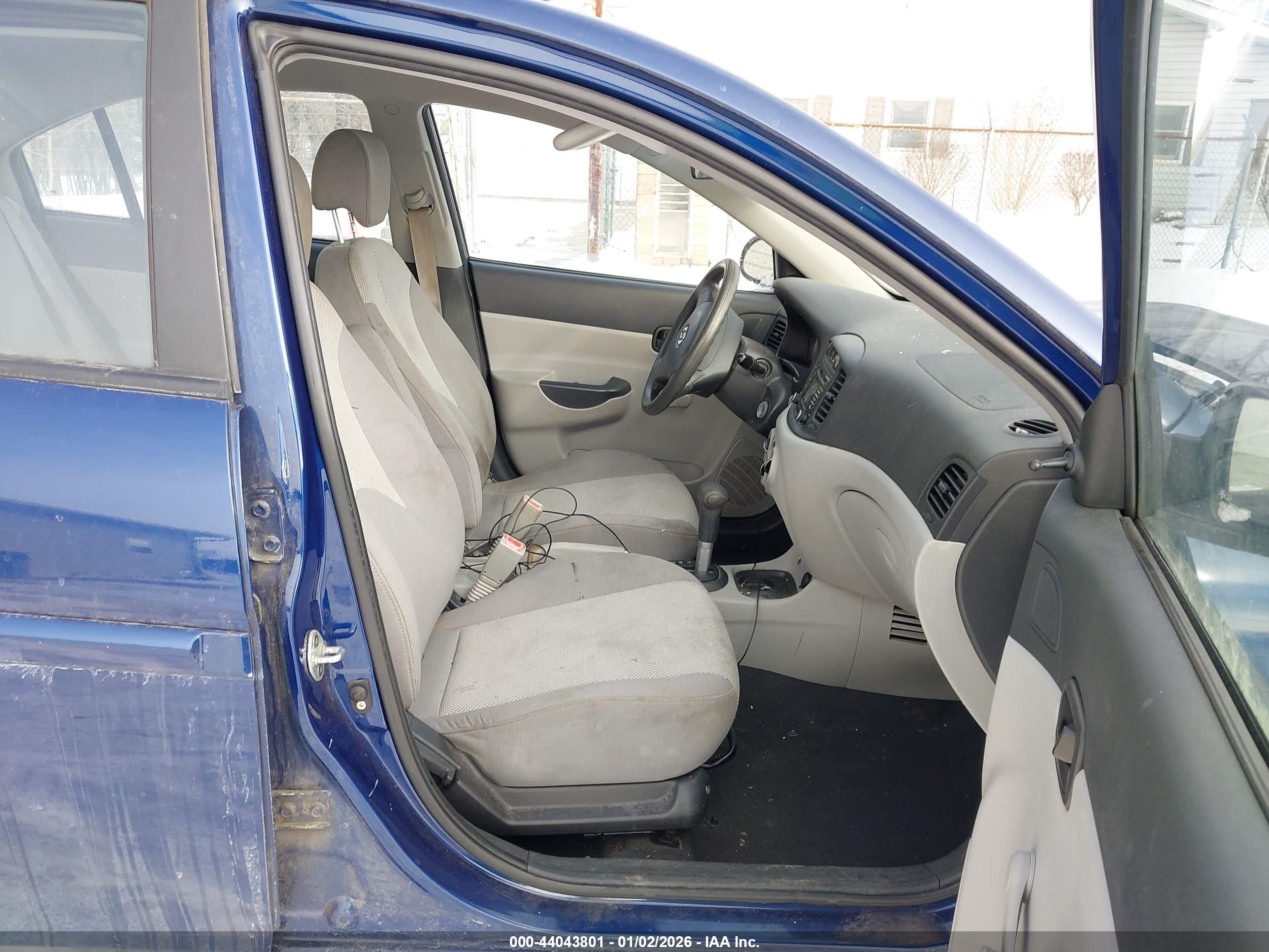 HYUNDAI ACCENT image 5