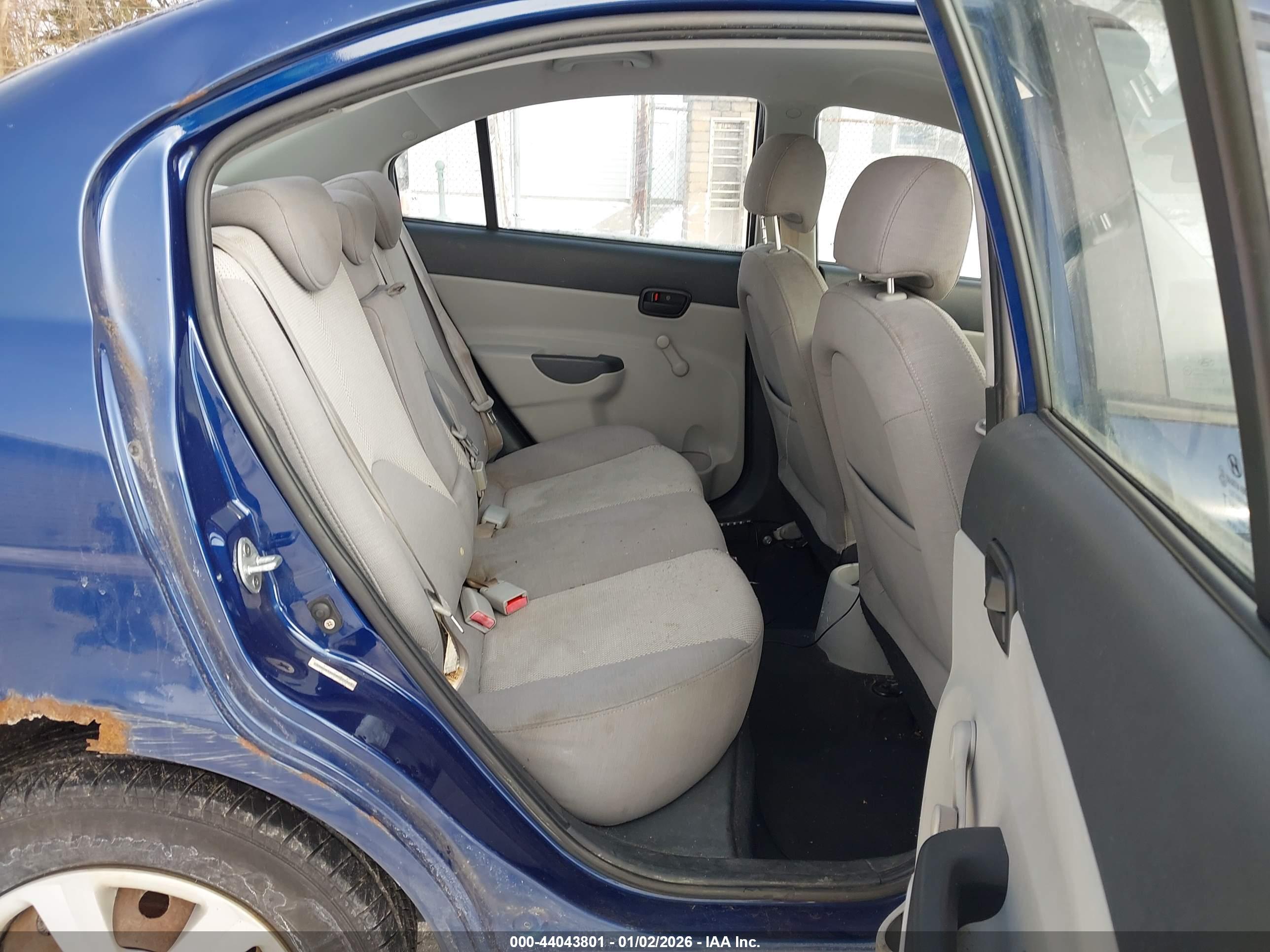 HYUNDAI ACCENT image 8