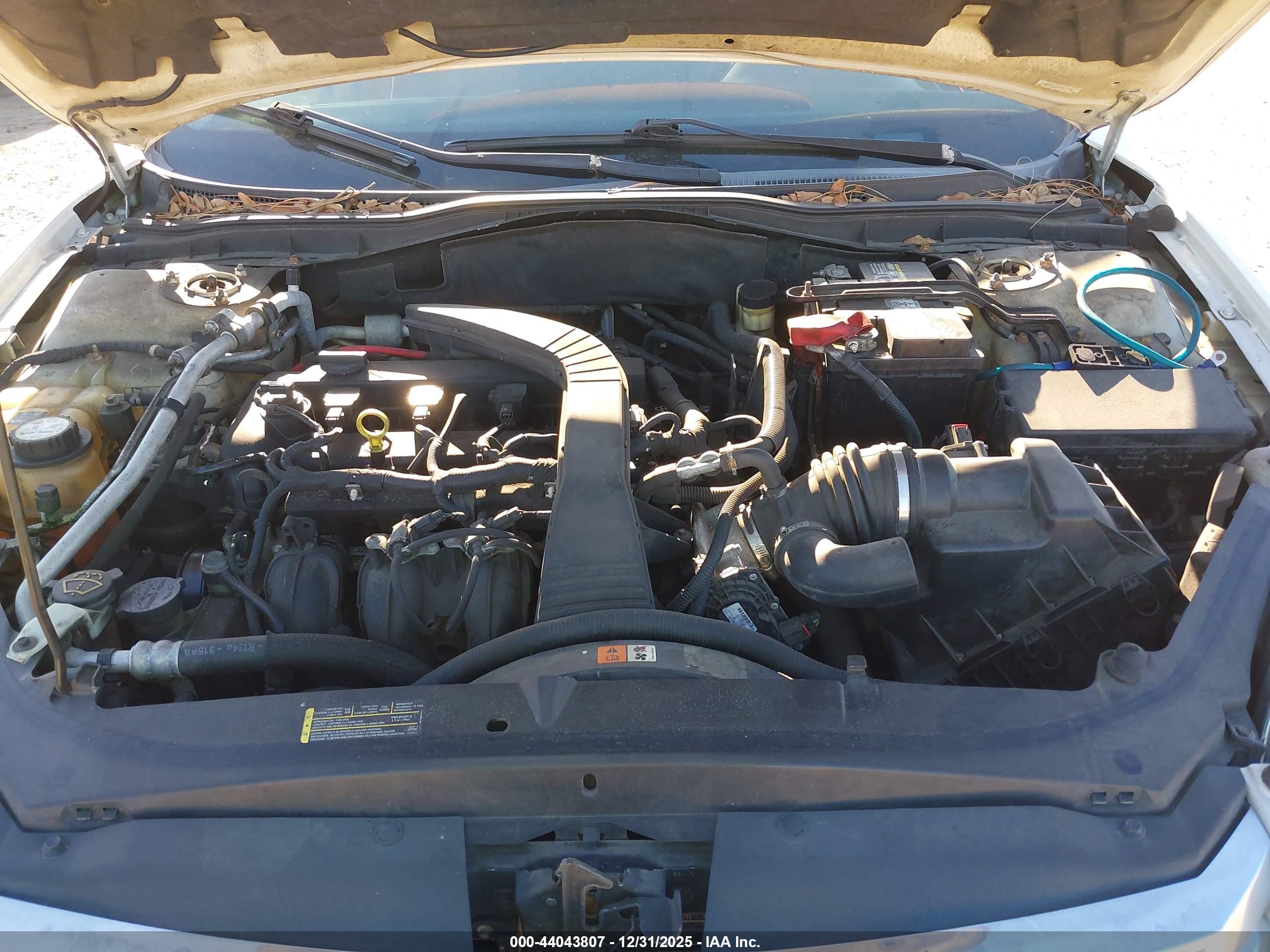FORD FUSION image 10