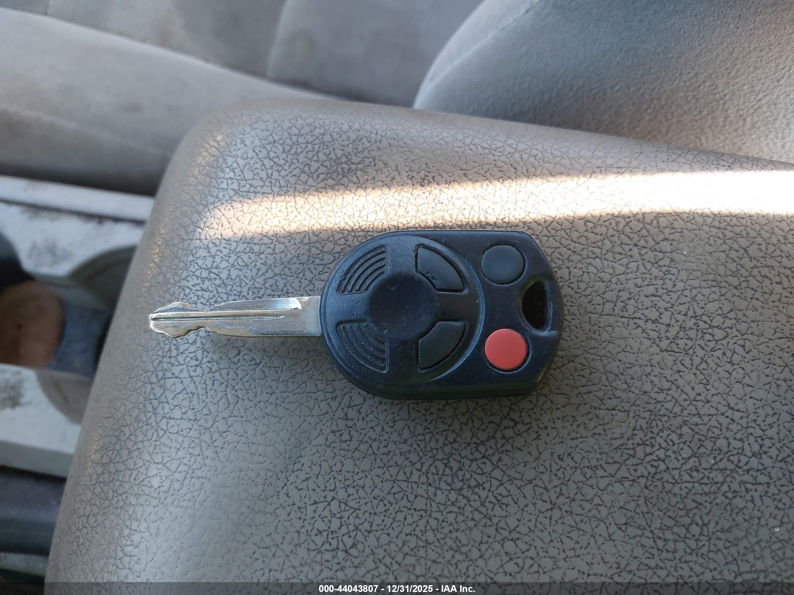 FORD FUSION image 11