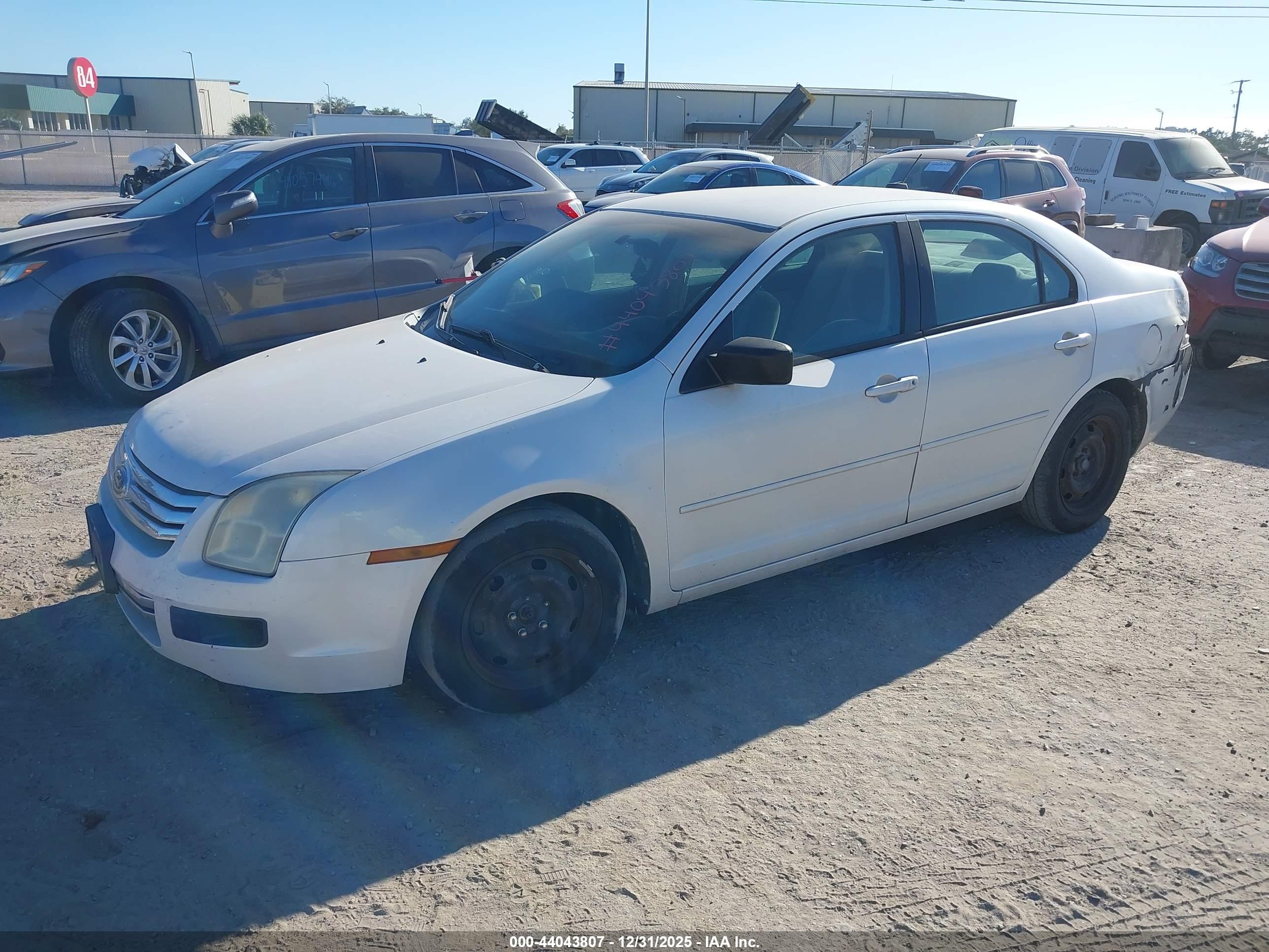 FORD FUSION image 2