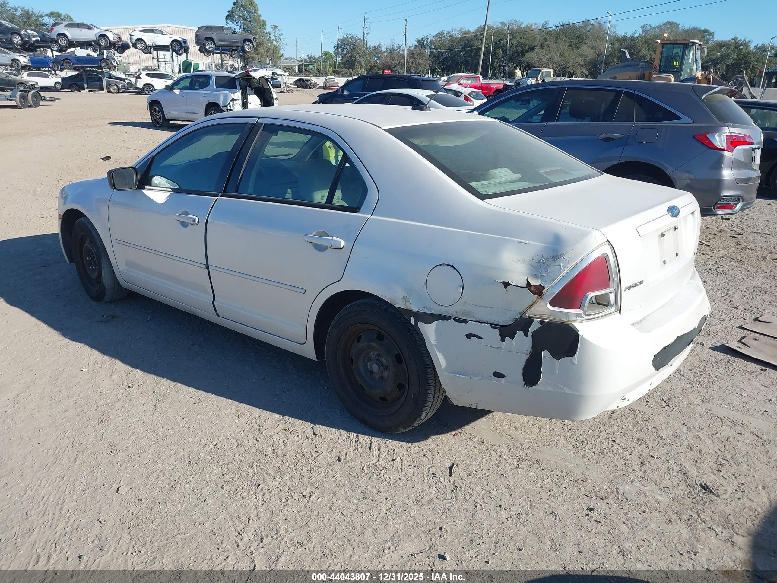 FORD FUSION image 3