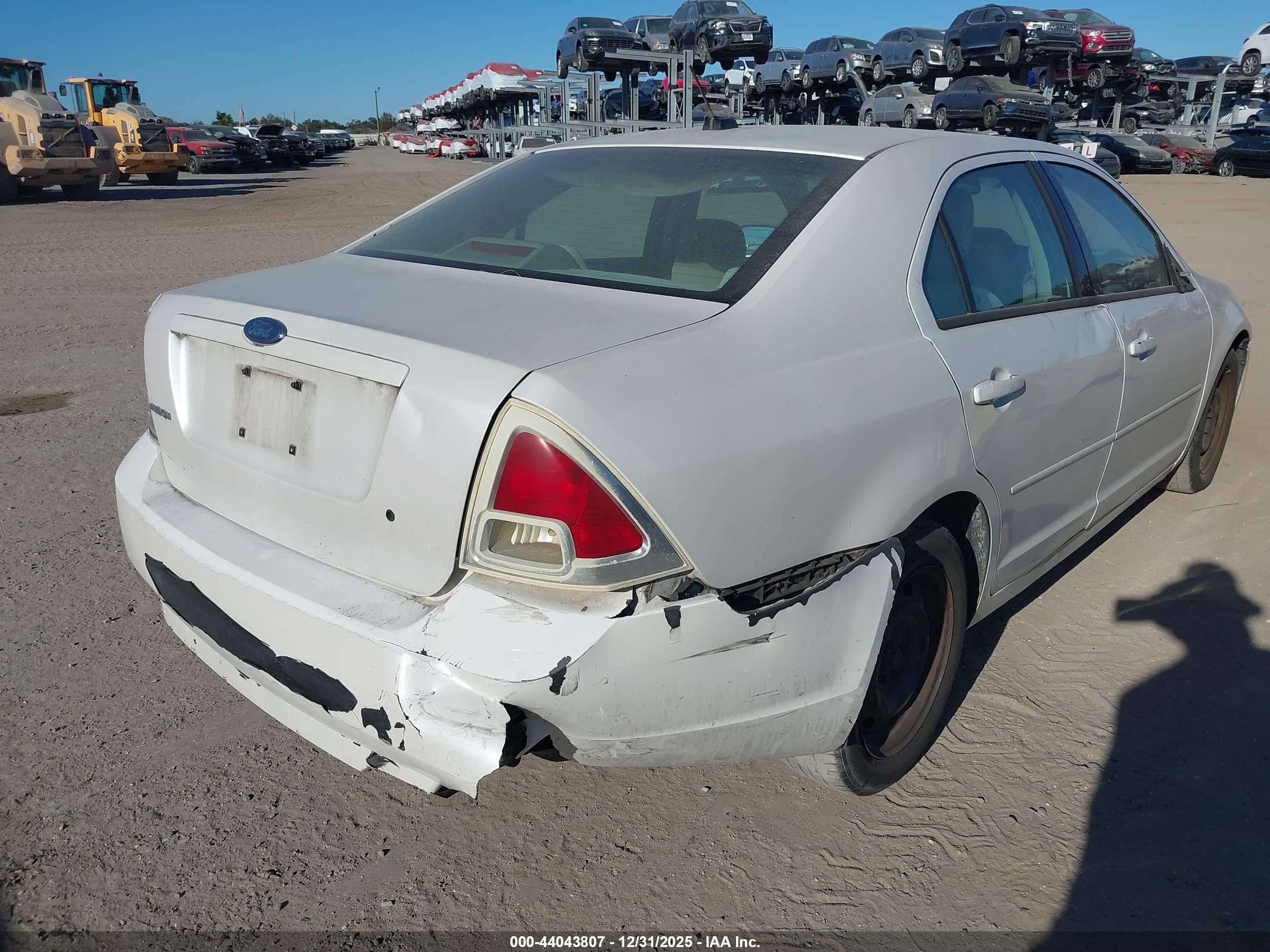 FORD FUSION image 6