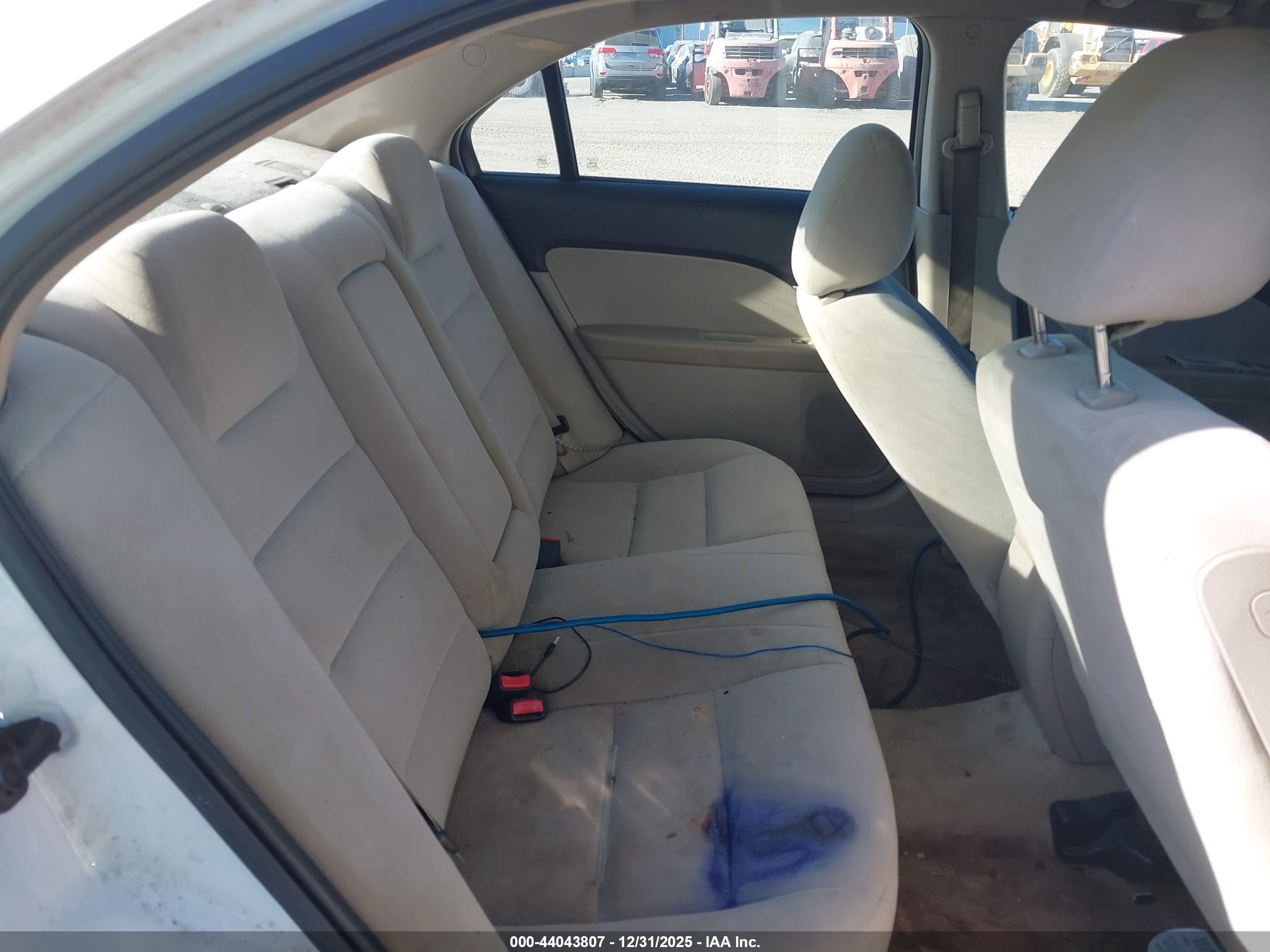 FORD FUSION image 8