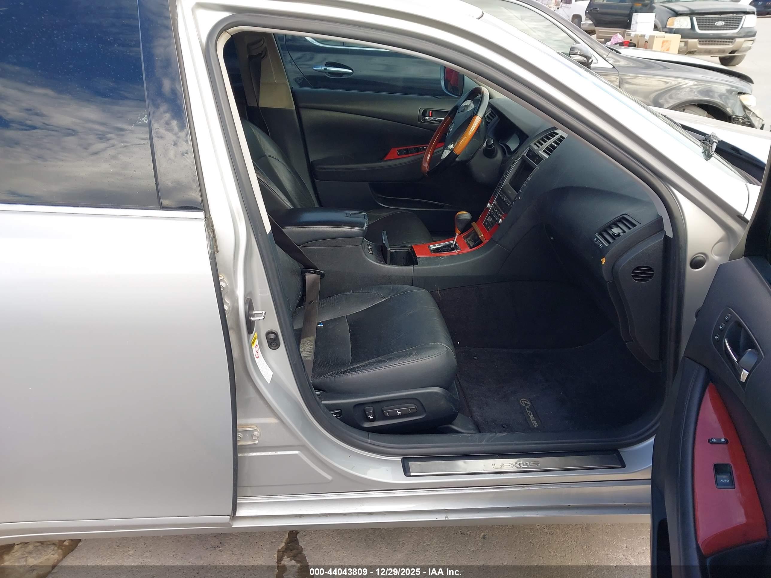 LEXUS ES image 5