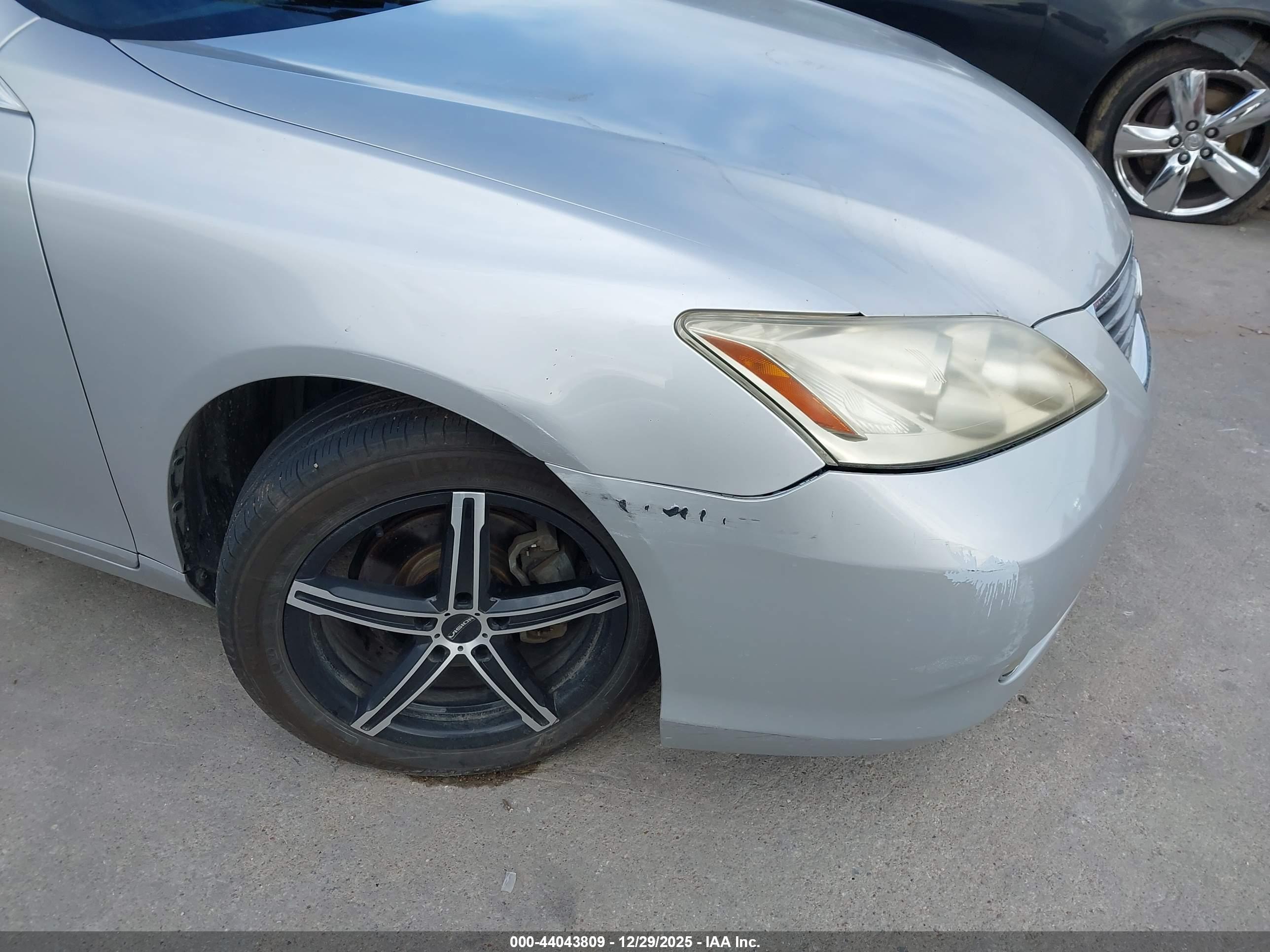 LEXUS ES image 6