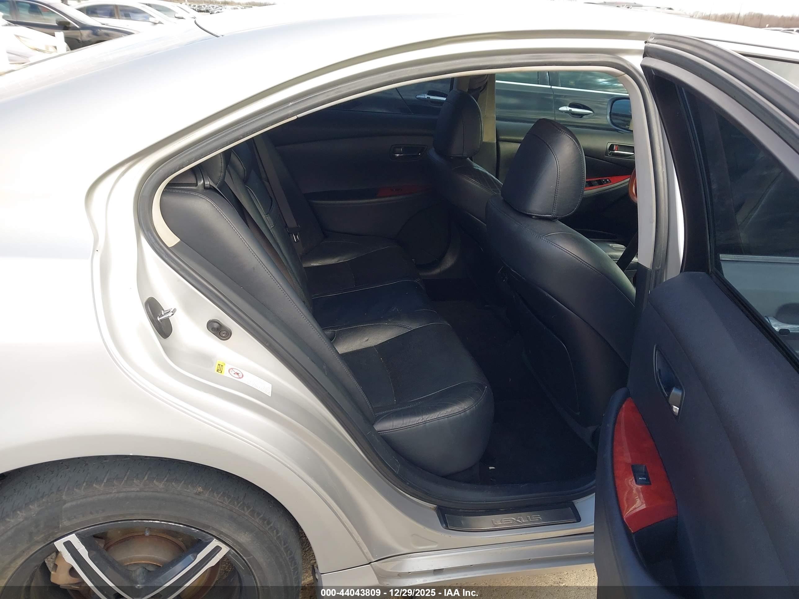 LEXUS ES image 8