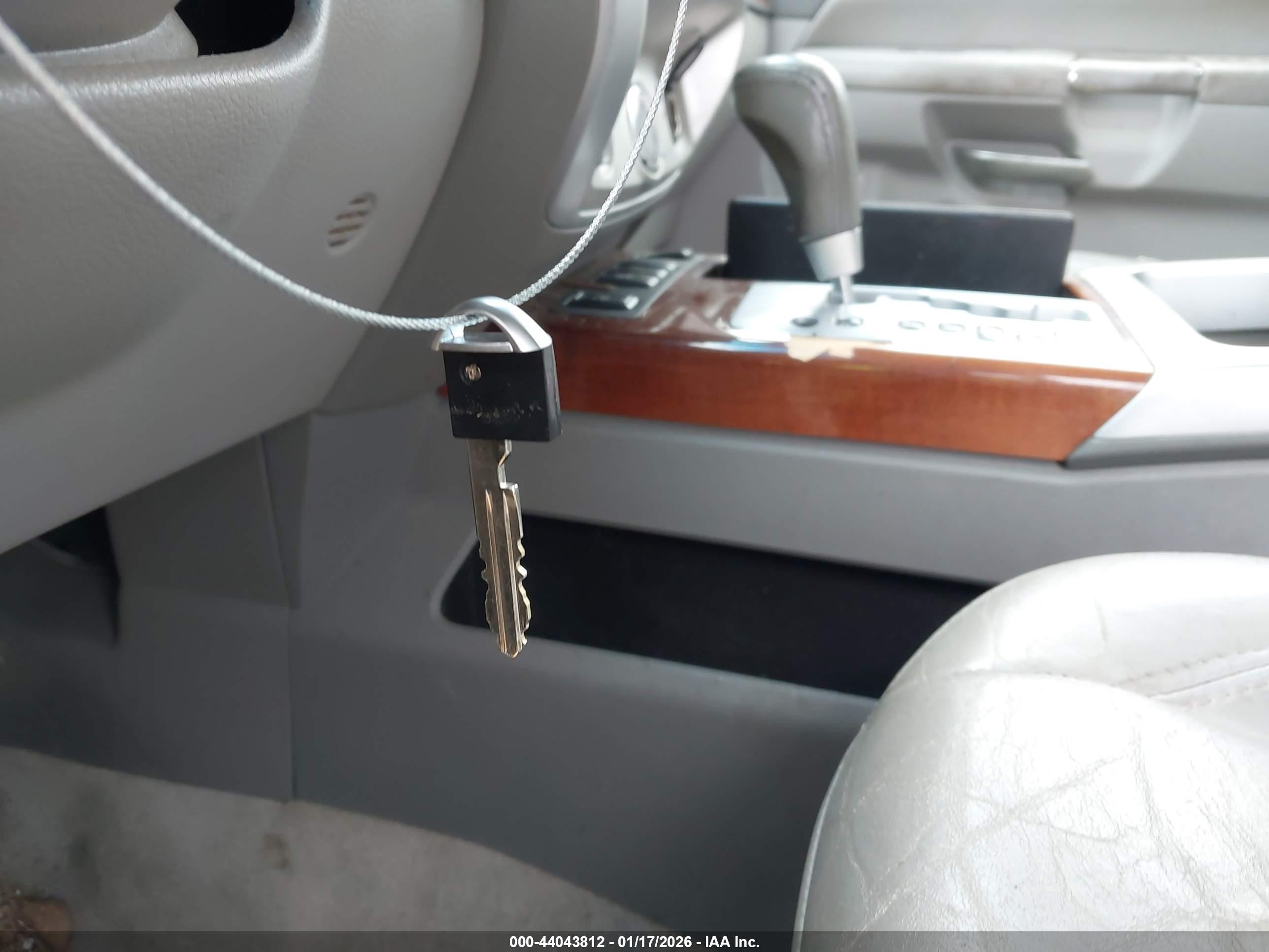 INFINITI QX56 image 11