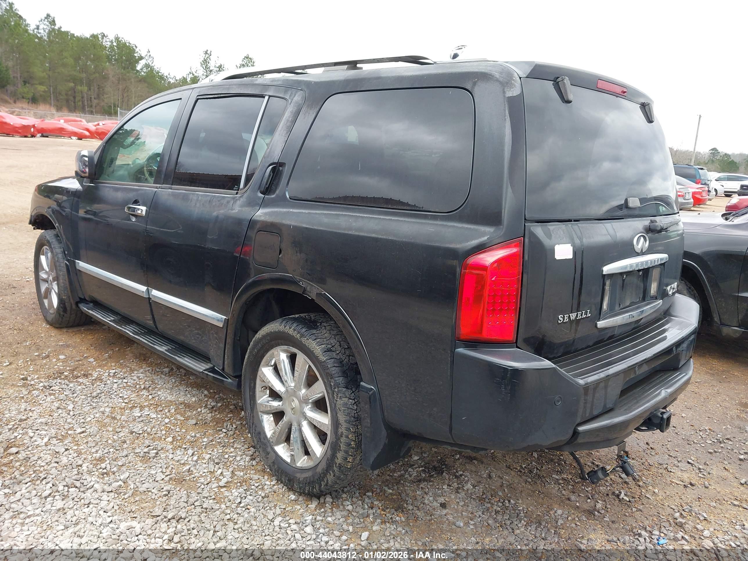 INFINITI QX56 image 3