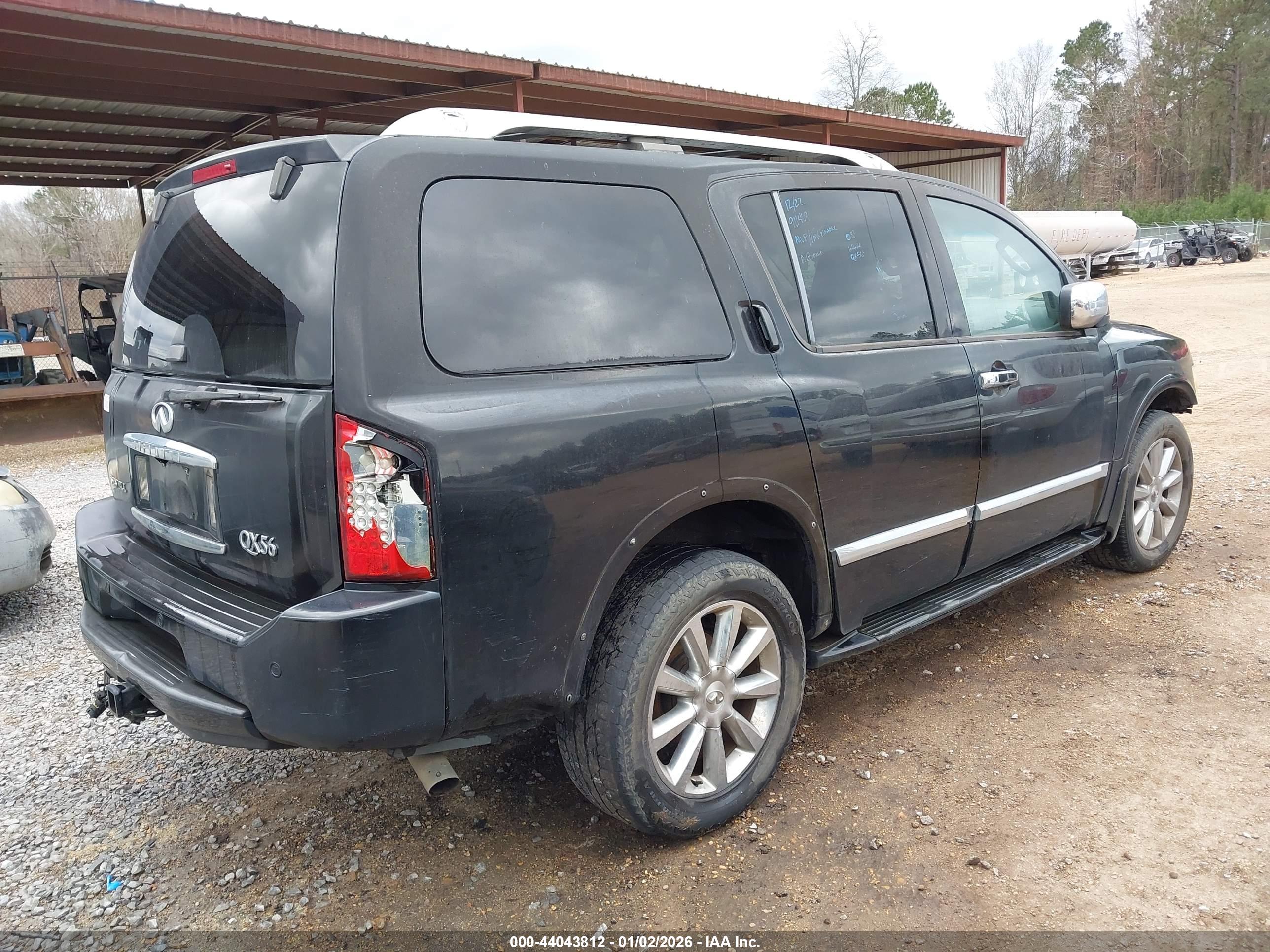 INFINITI QX56 image 4