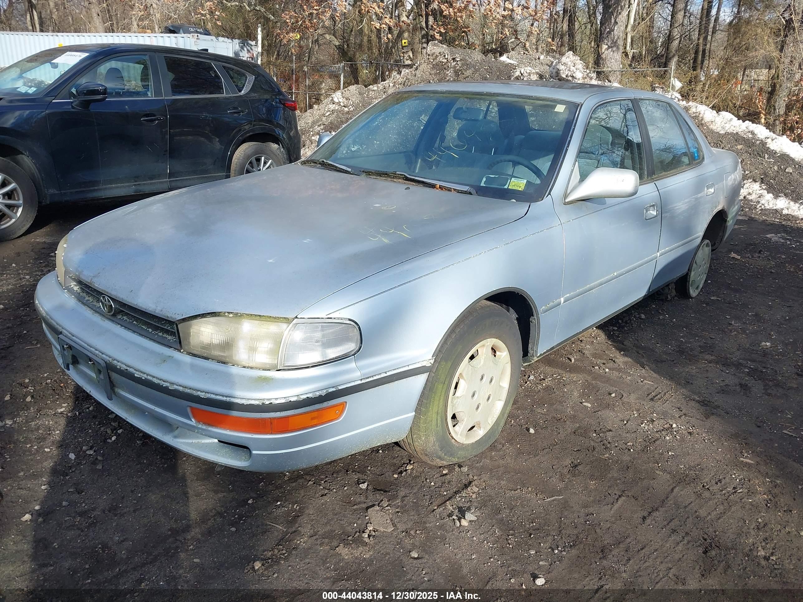 TOYOTA CAMRY image 2