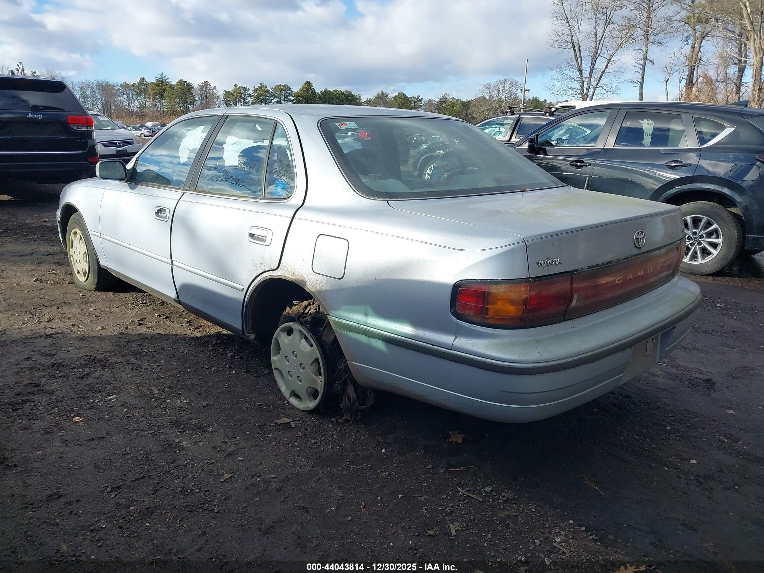 TOYOTA CAMRY image 3