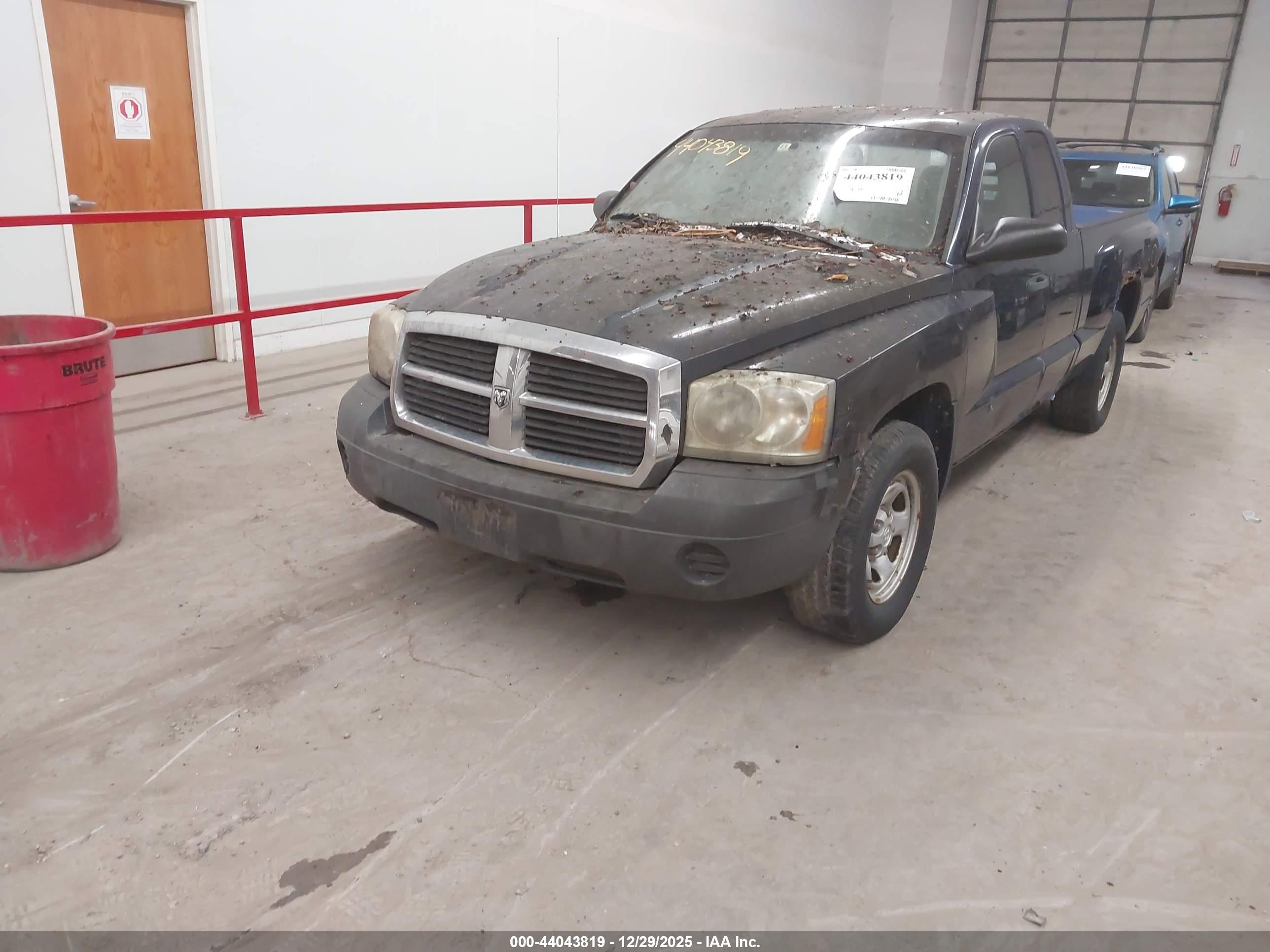DODGE DAKOTA image 2