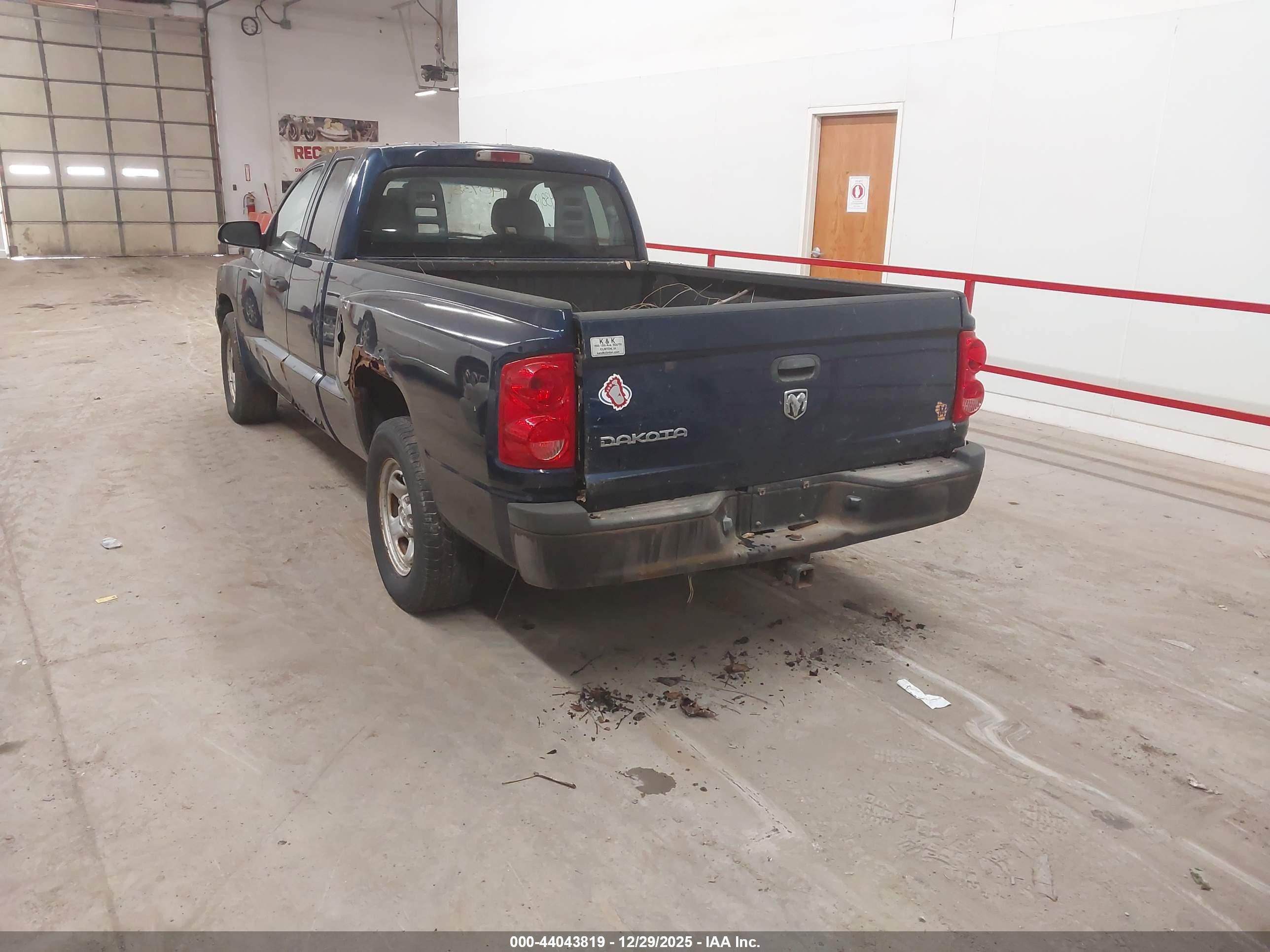 DODGE DAKOTA image 3
