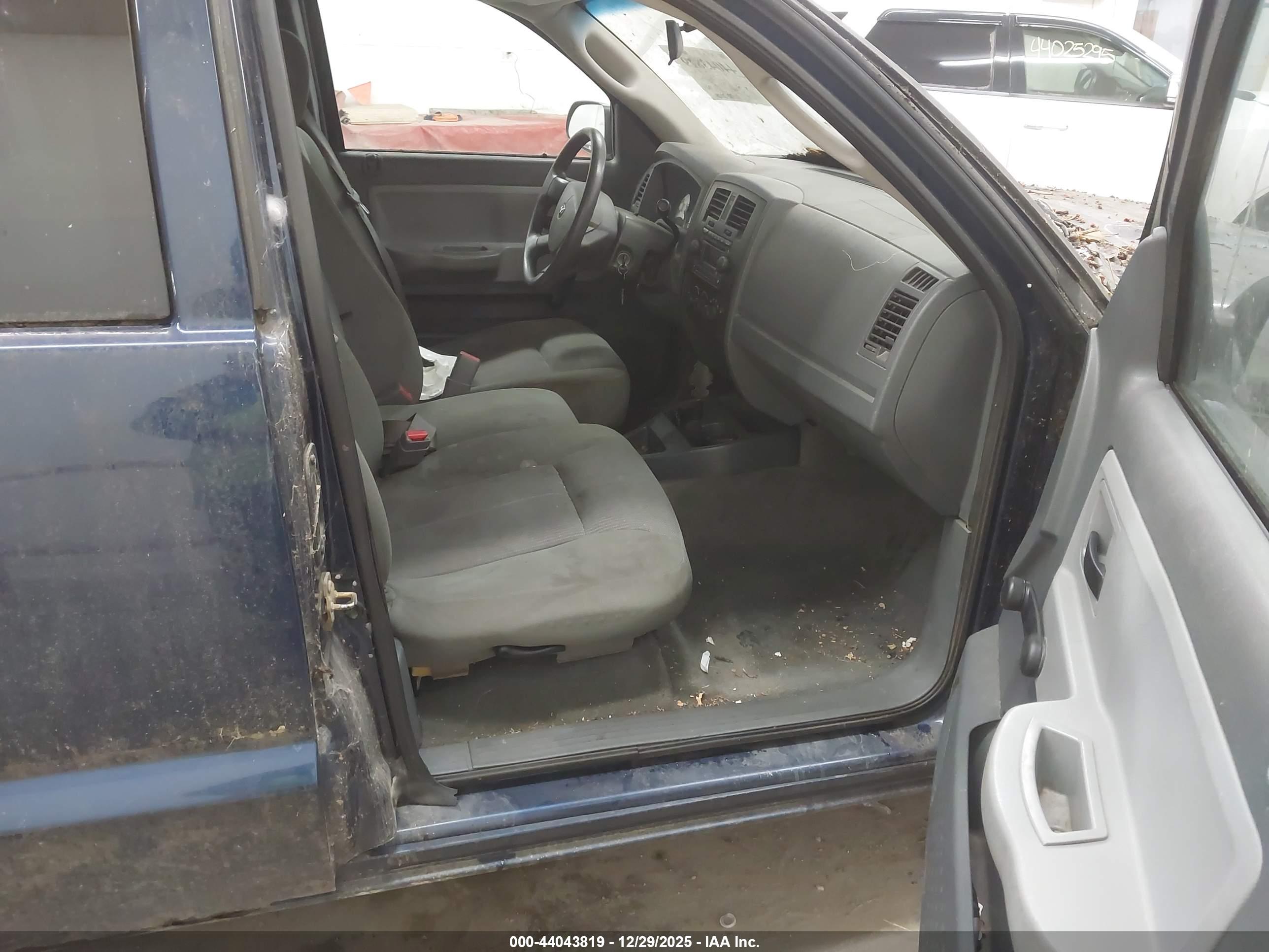 DODGE DAKOTA image 5