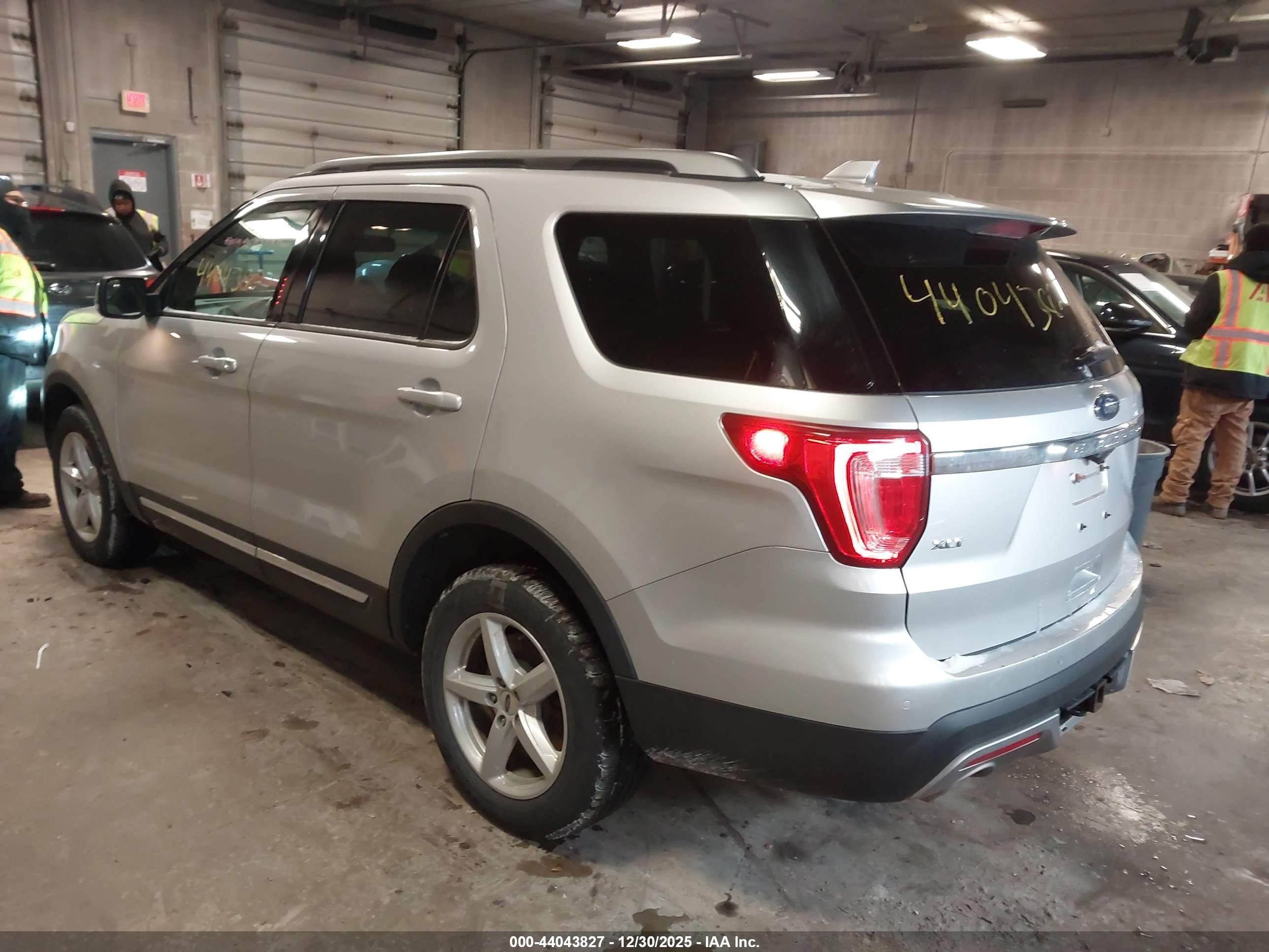 FORD EXPLORER image 3