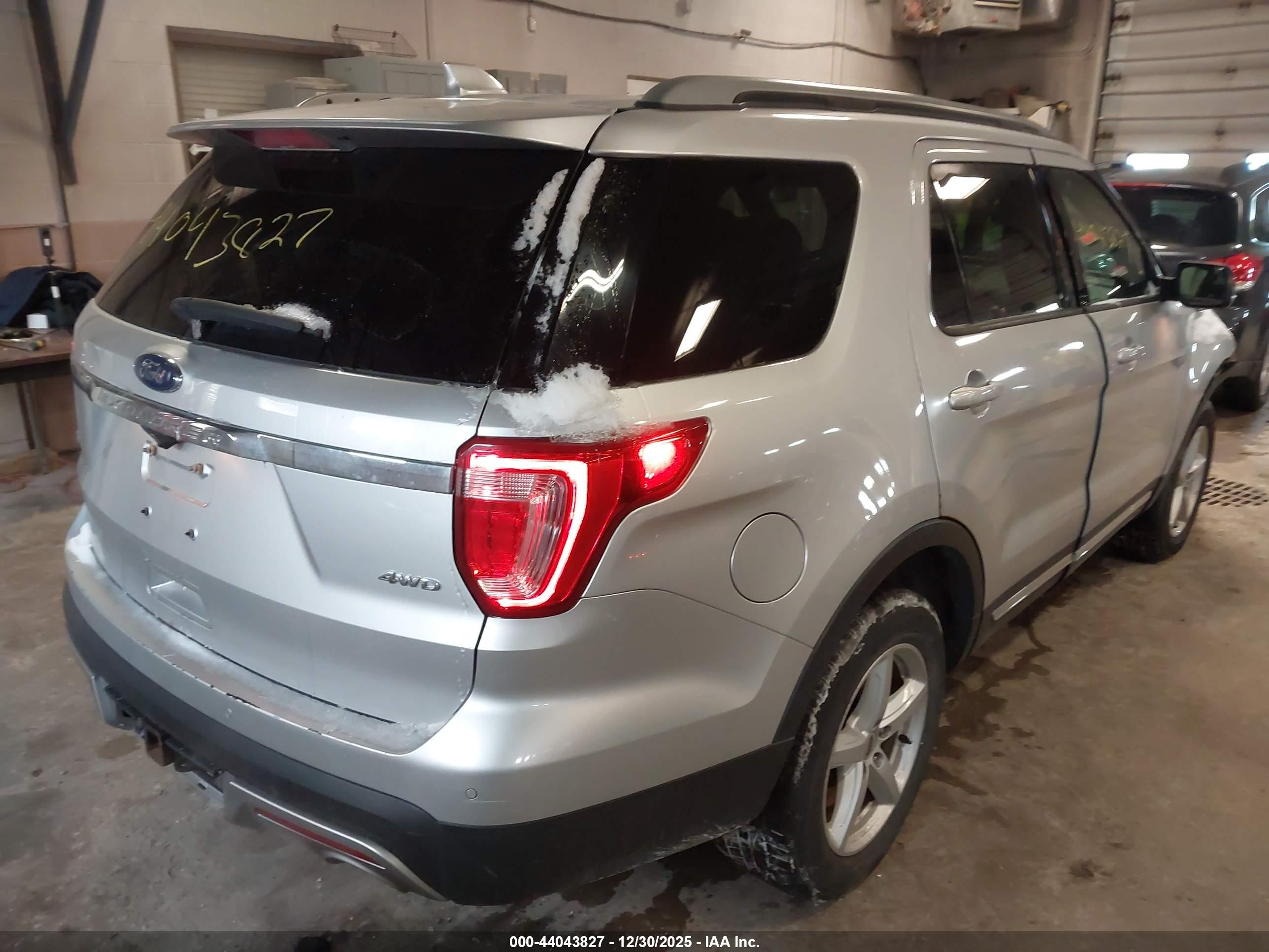 FORD EXPLORER image 4