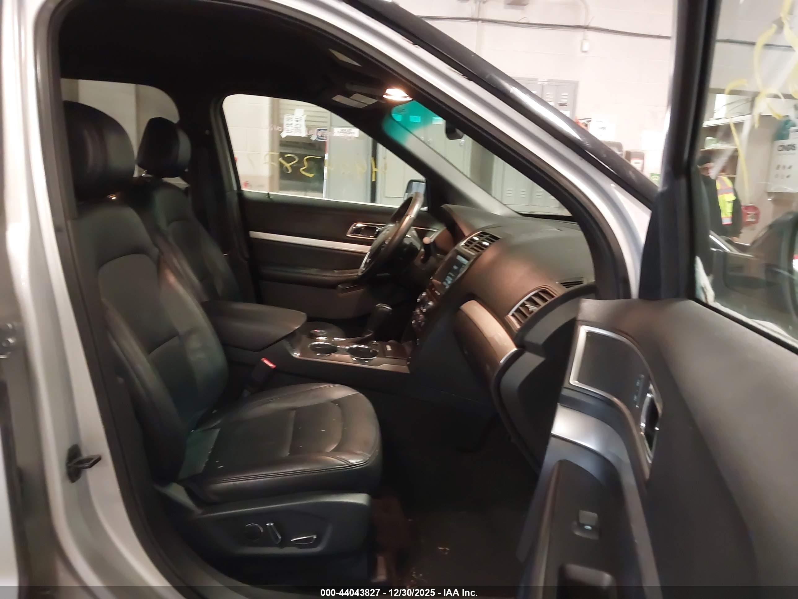 FORD EXPLORER image 5