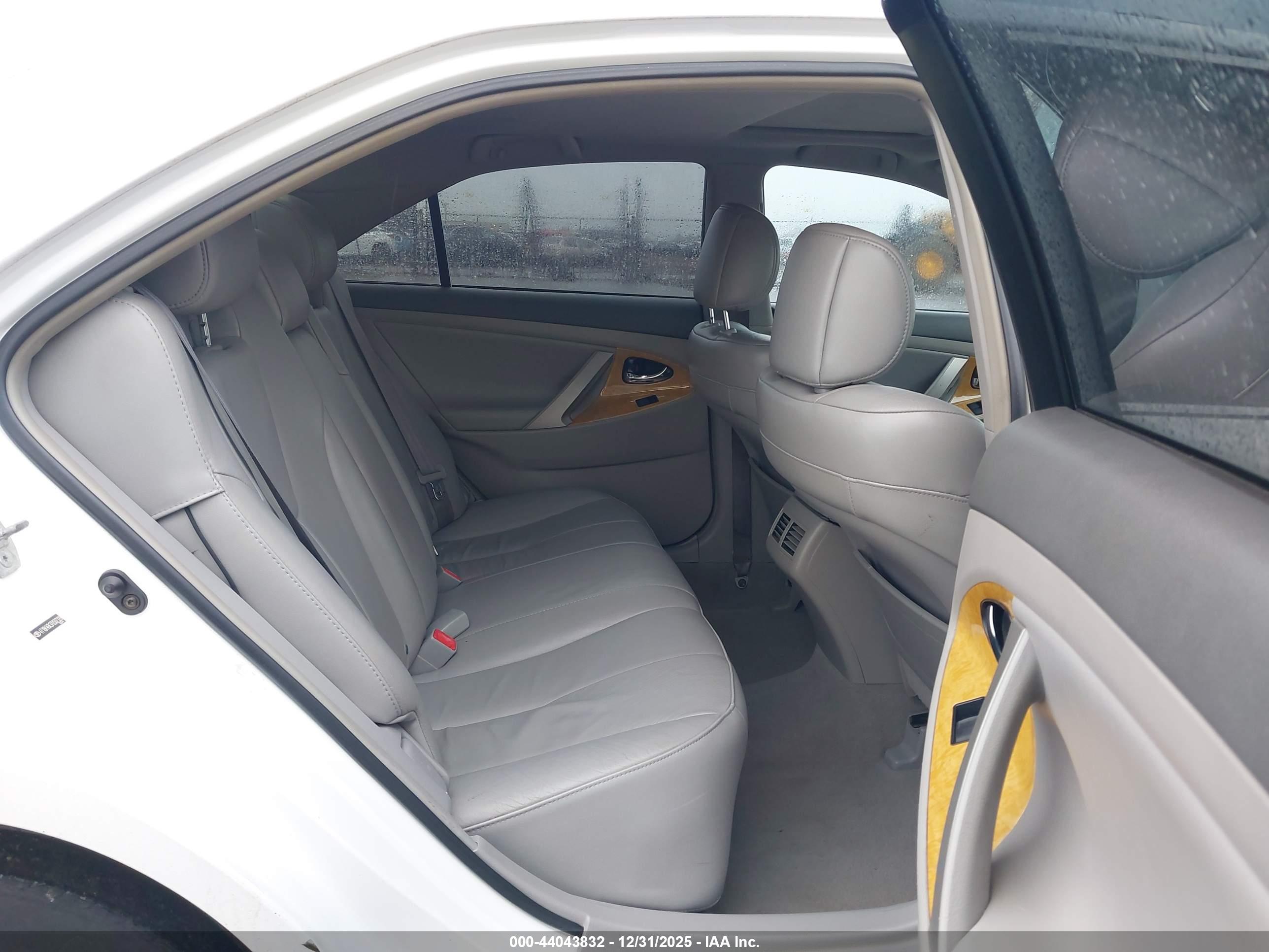 TOYOTA CAMRY image 8