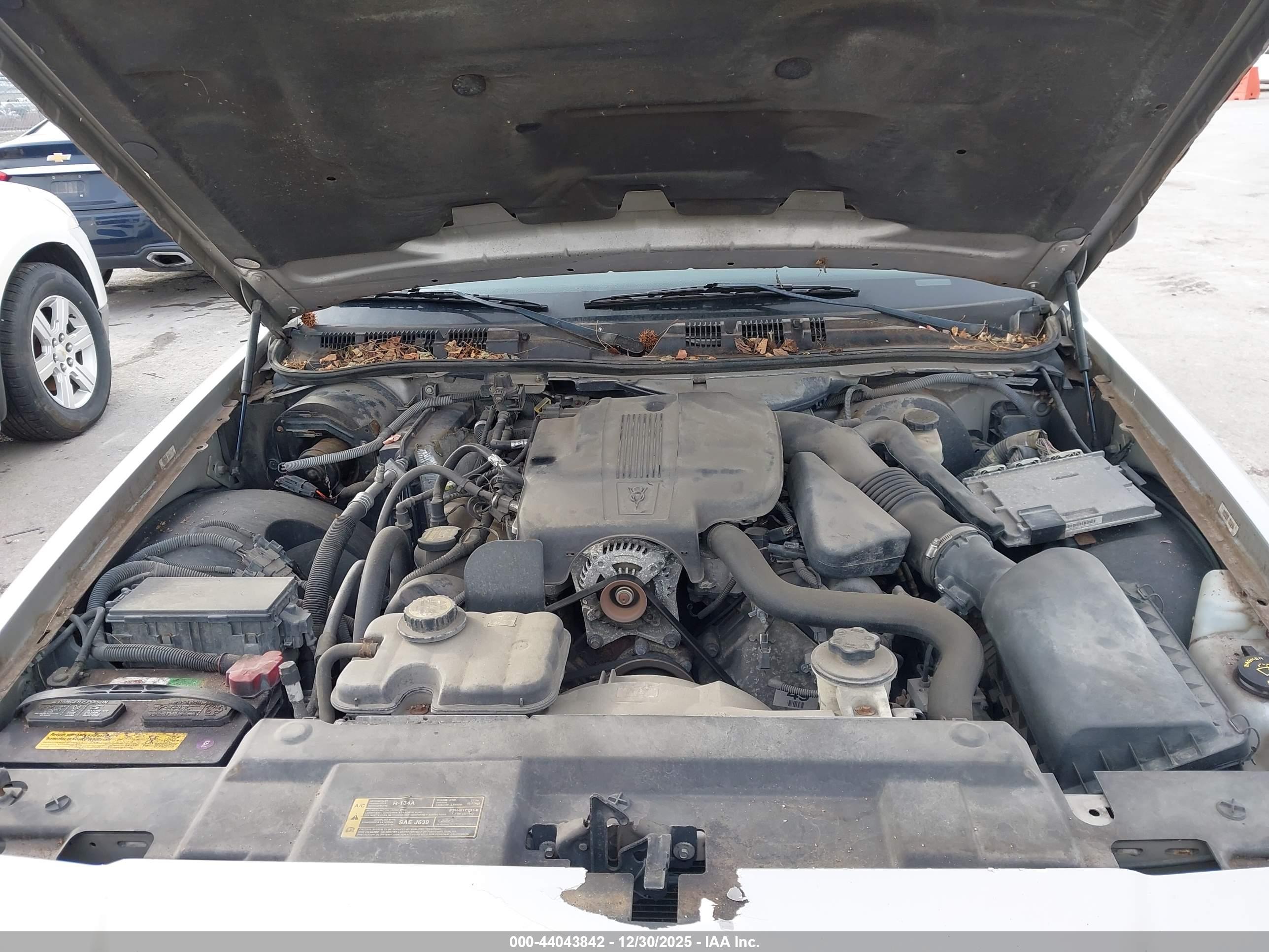 FORD CROWN image 10