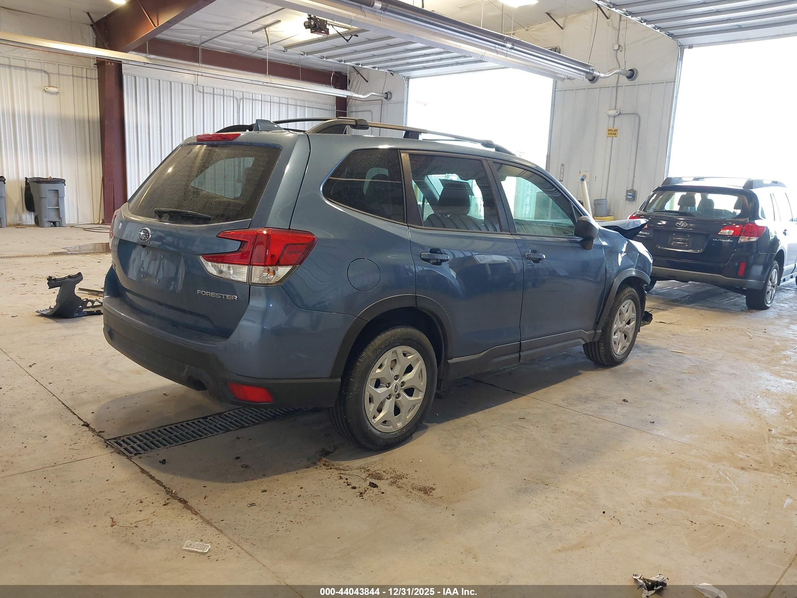 SUBARU FORESTER image 4