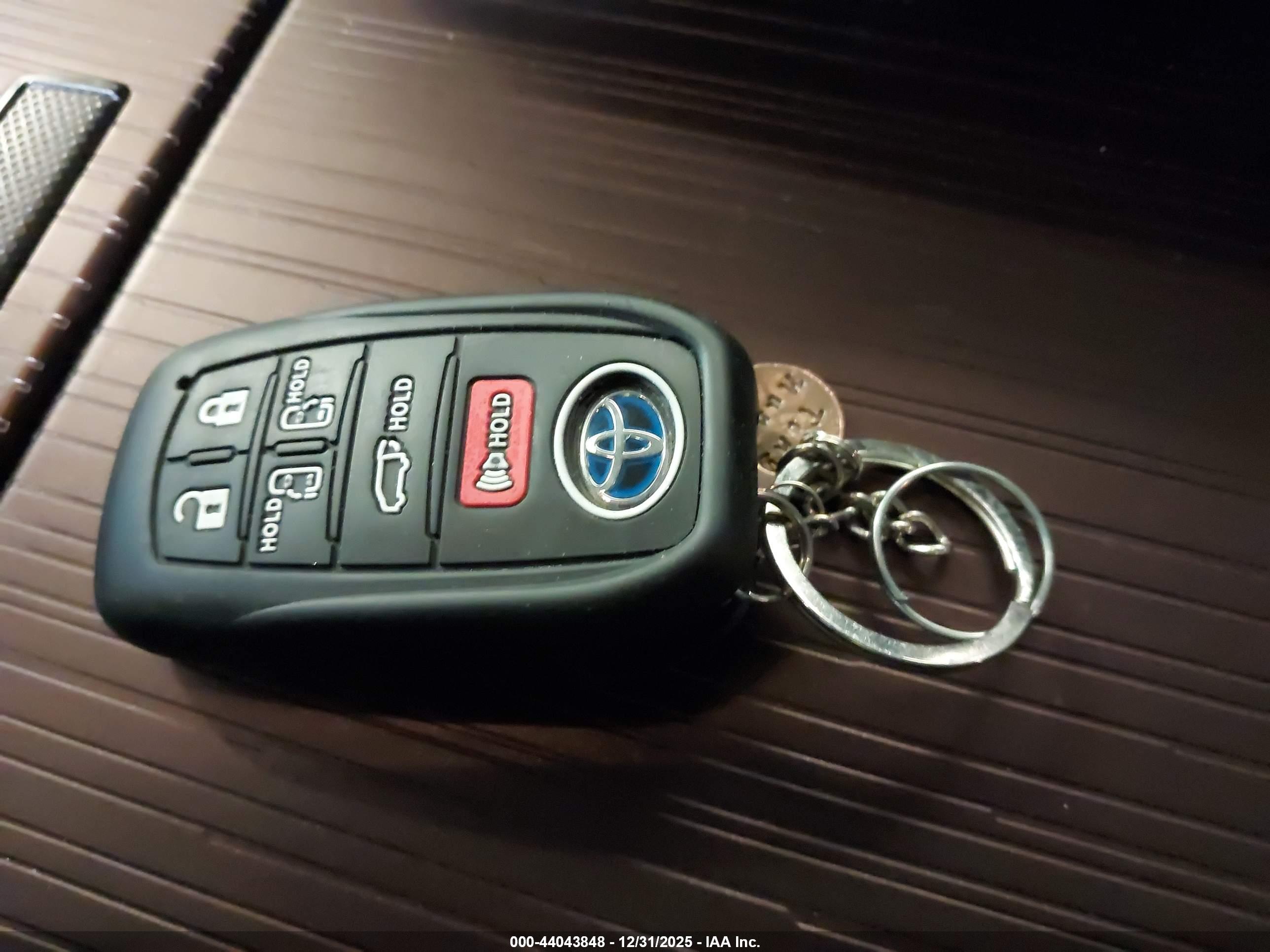 TOYOTA SIENNA image 11
