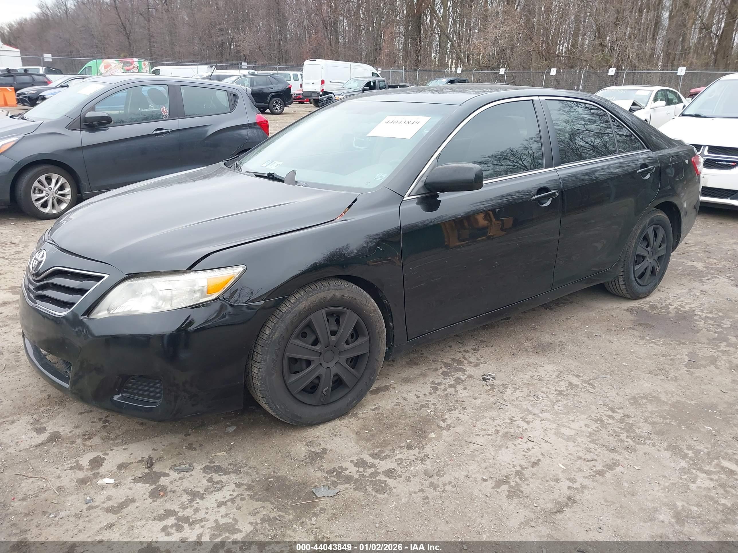 TOYOTA CAMRY image 2