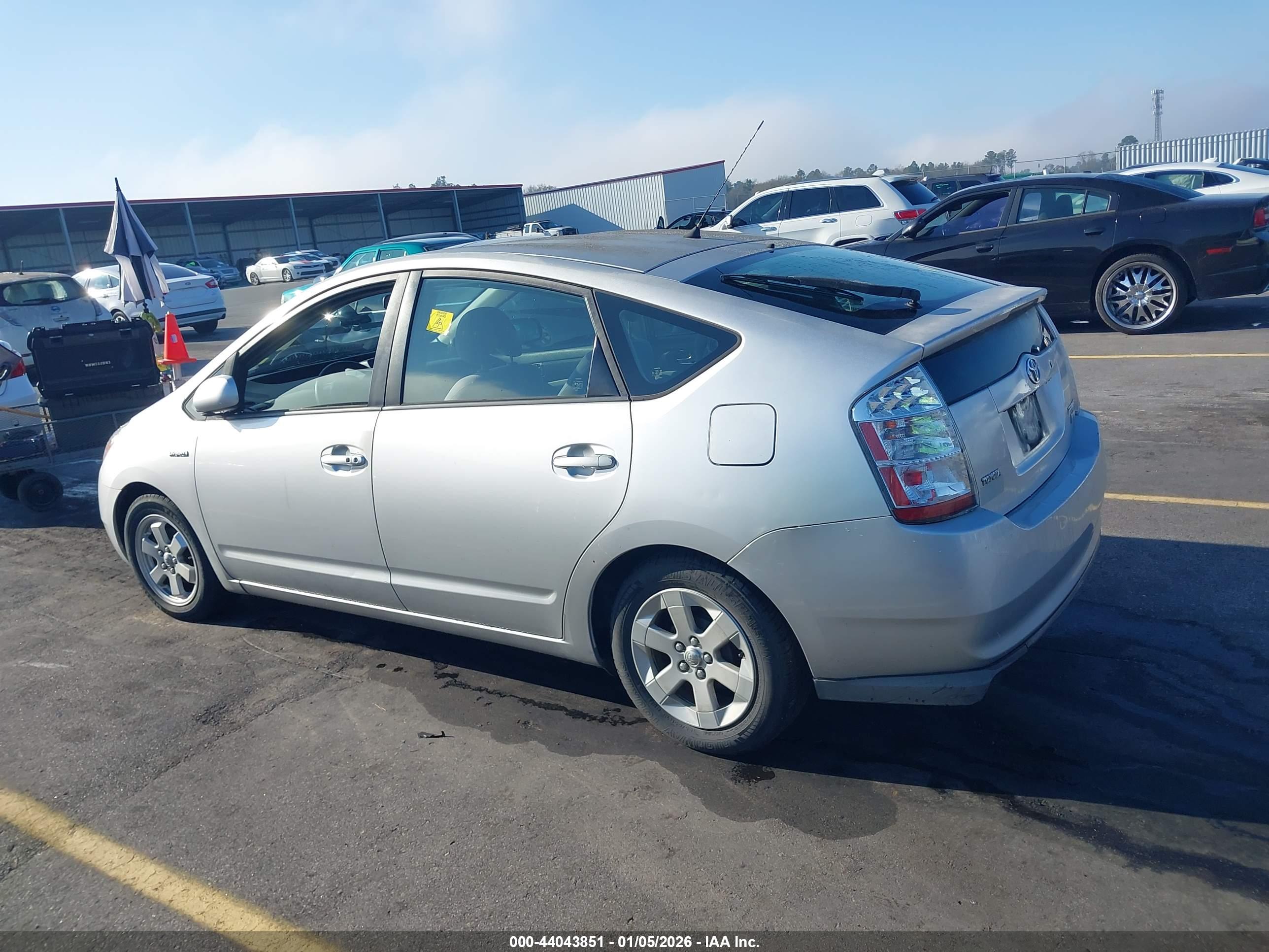 TOYOTA PRIUS image 3