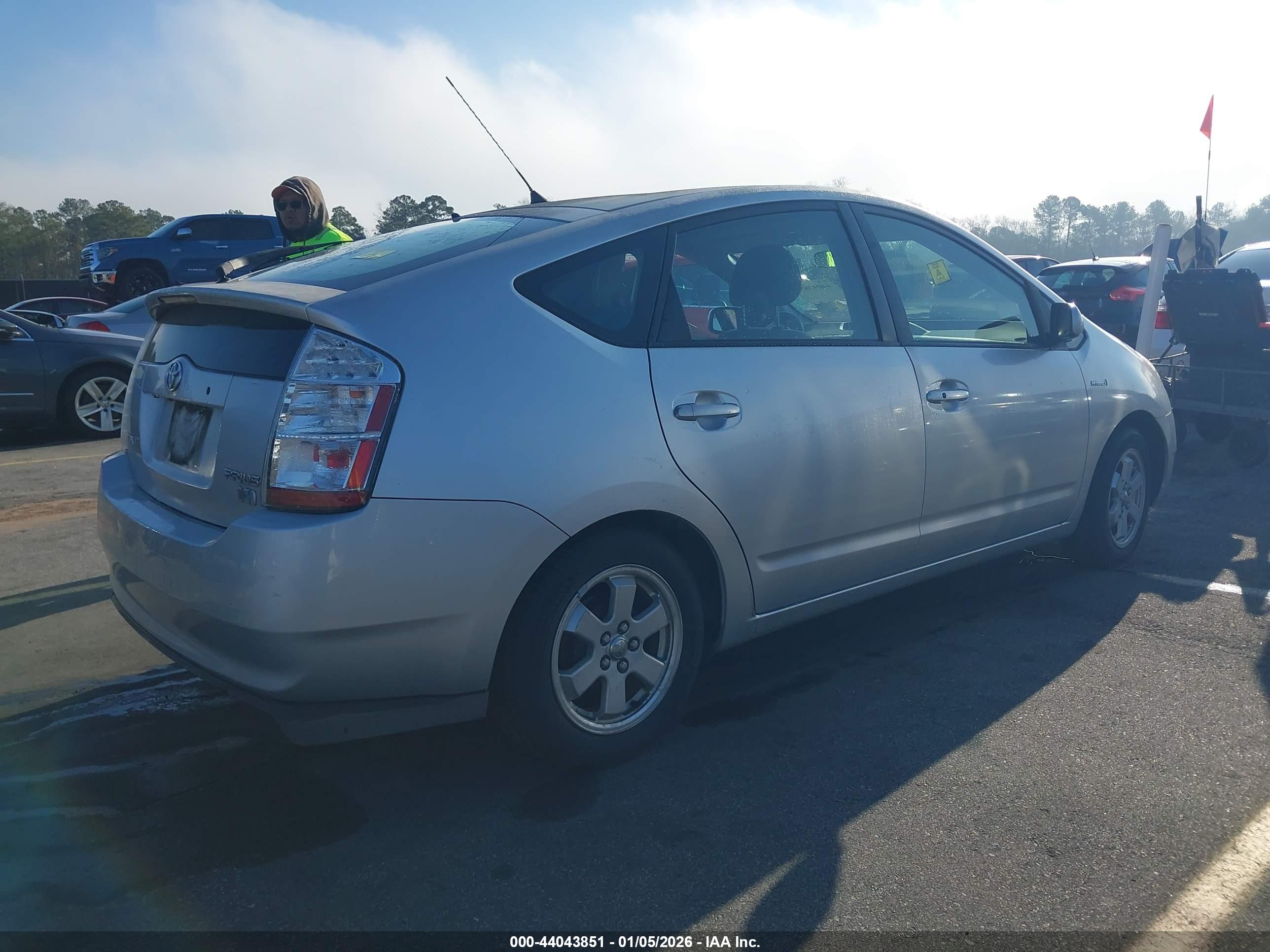 TOYOTA PRIUS image 4