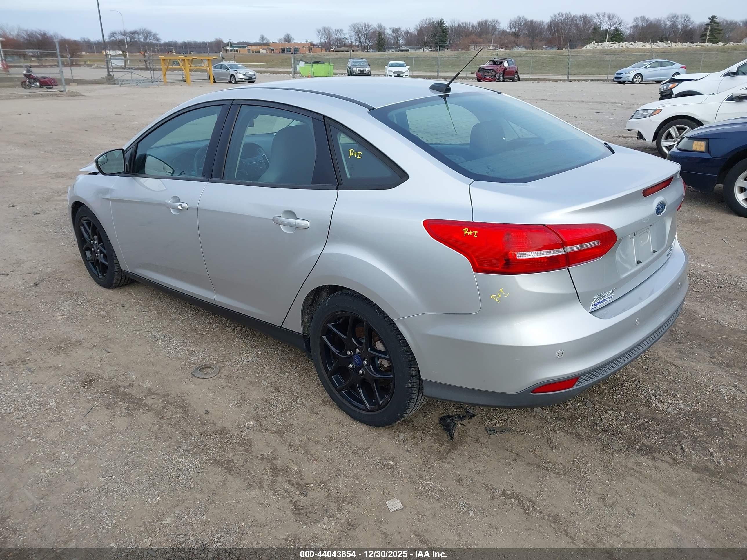 FORD FOCUS image 3