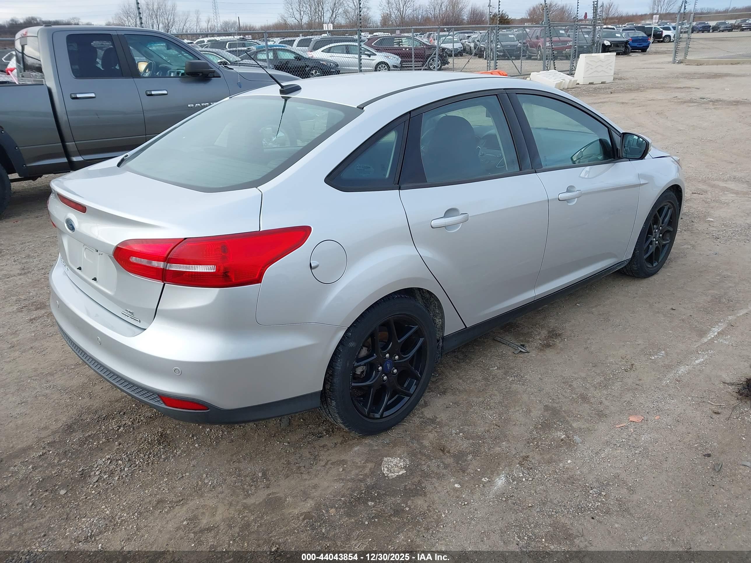 FORD FOCUS image 4