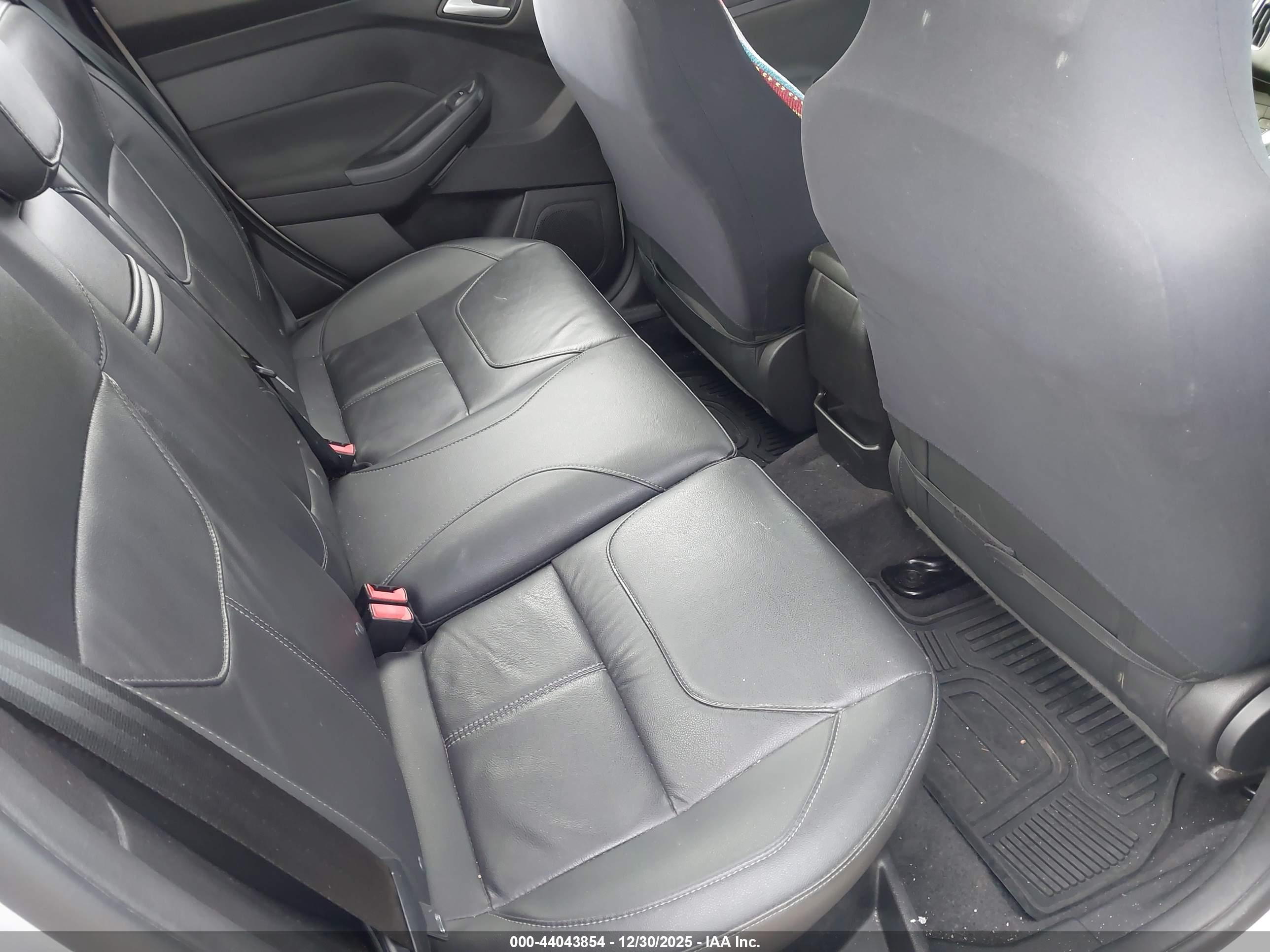 FORD FOCUS image 8