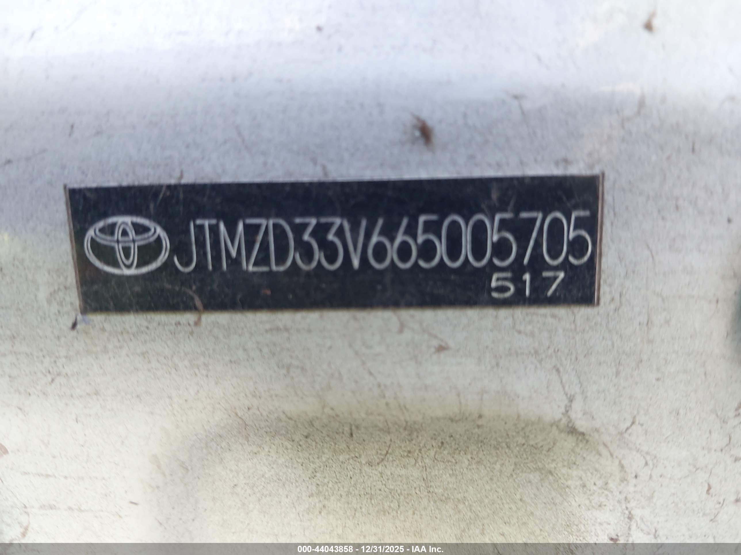 TOYOTA RAV4 image 9
