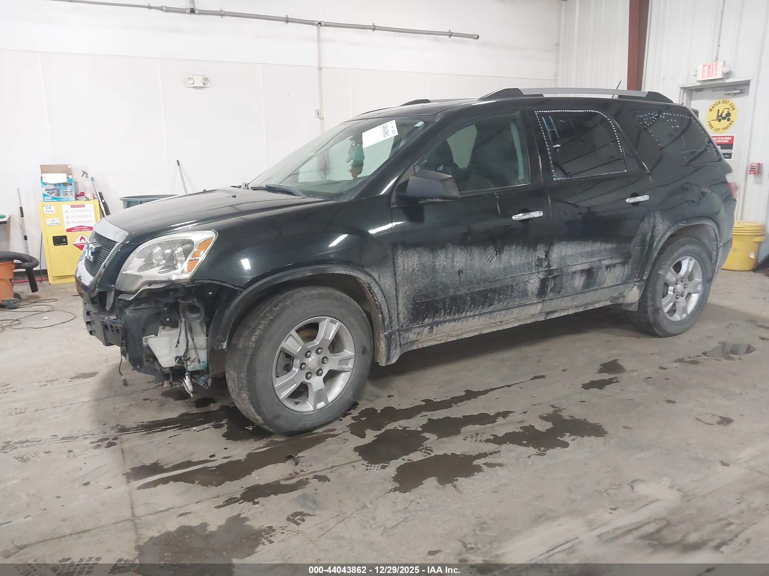 GMC ACADIA image 2