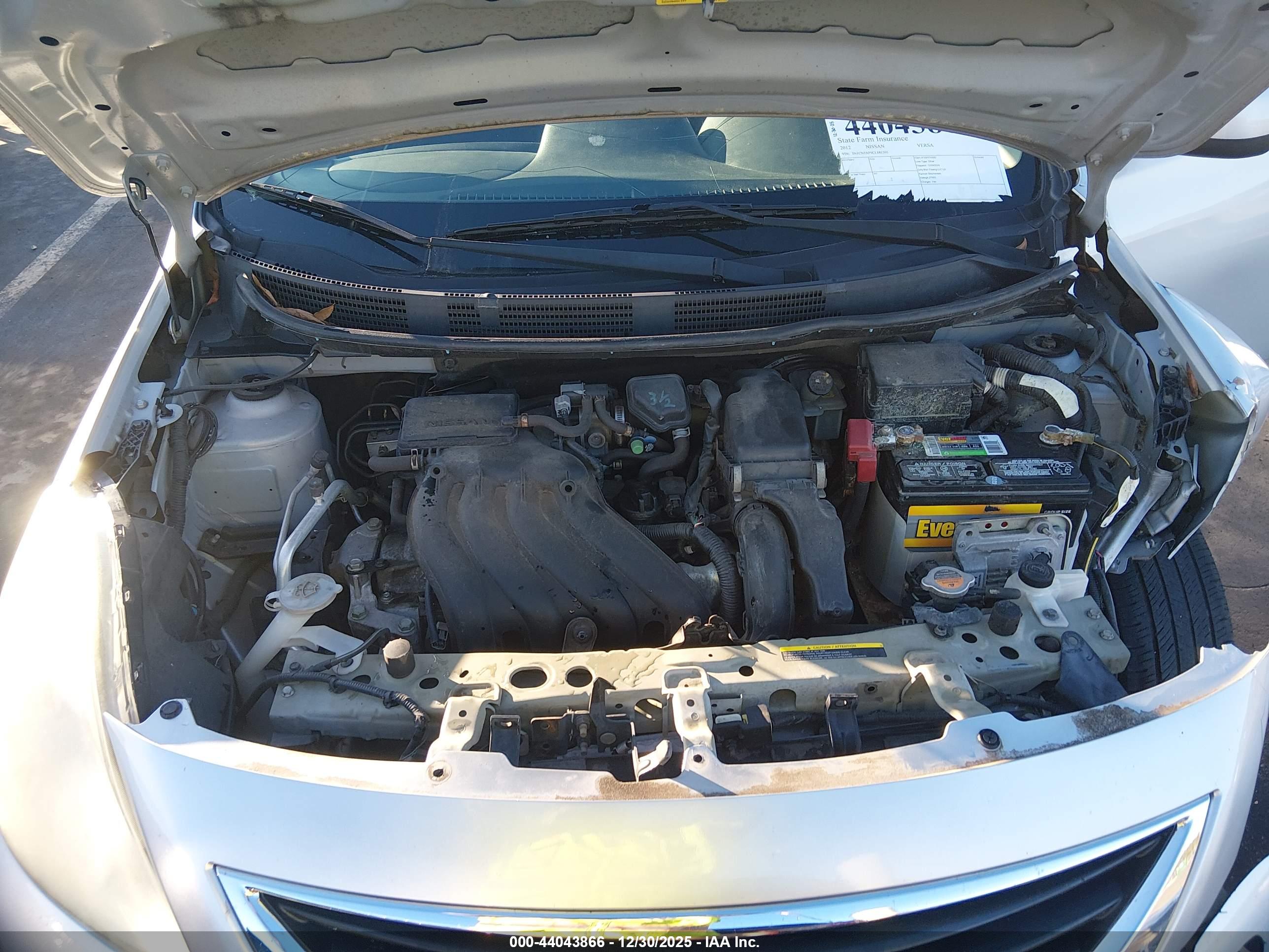 NISSAN VERSA image 10