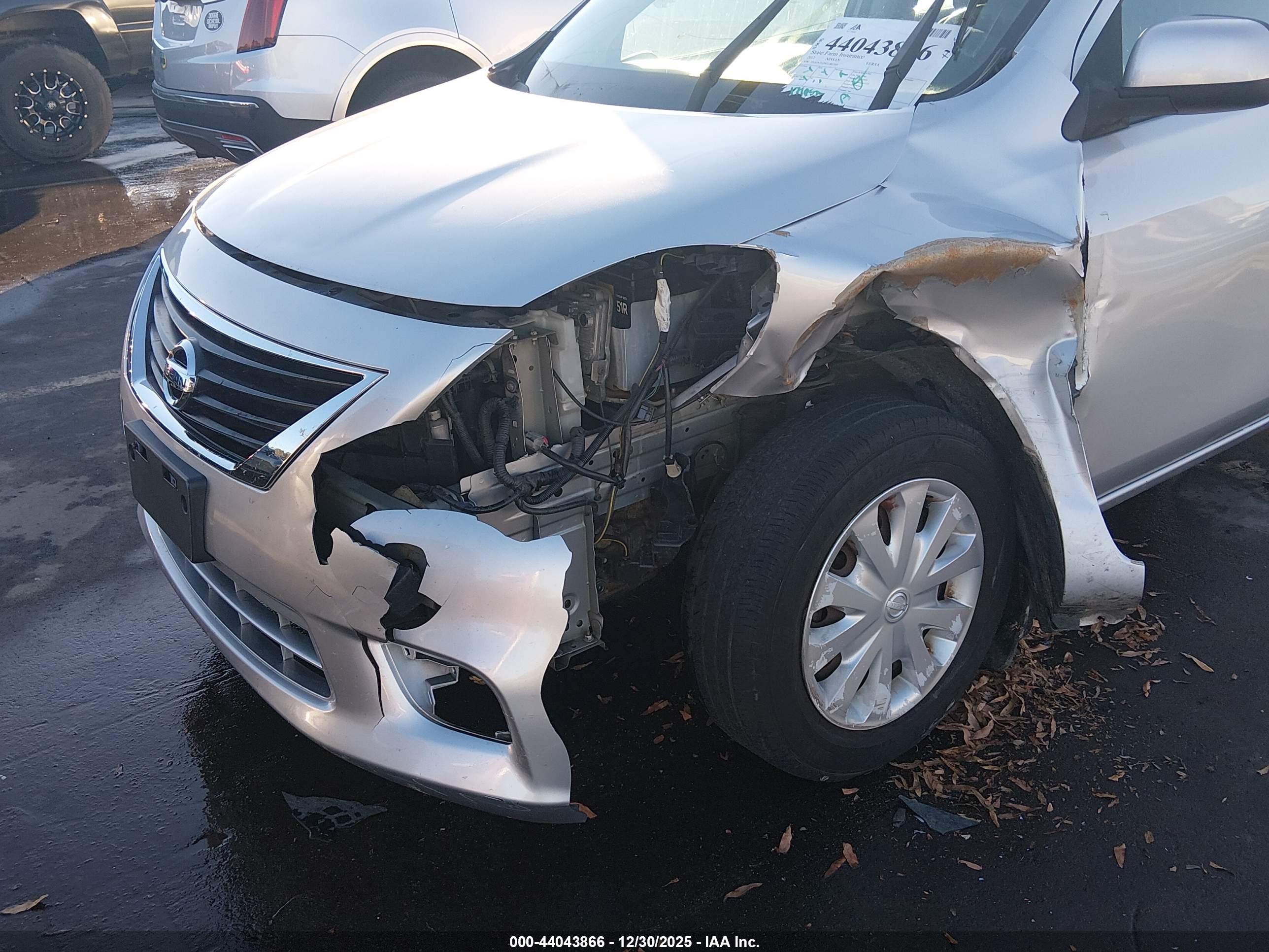 NISSAN VERSA image 6