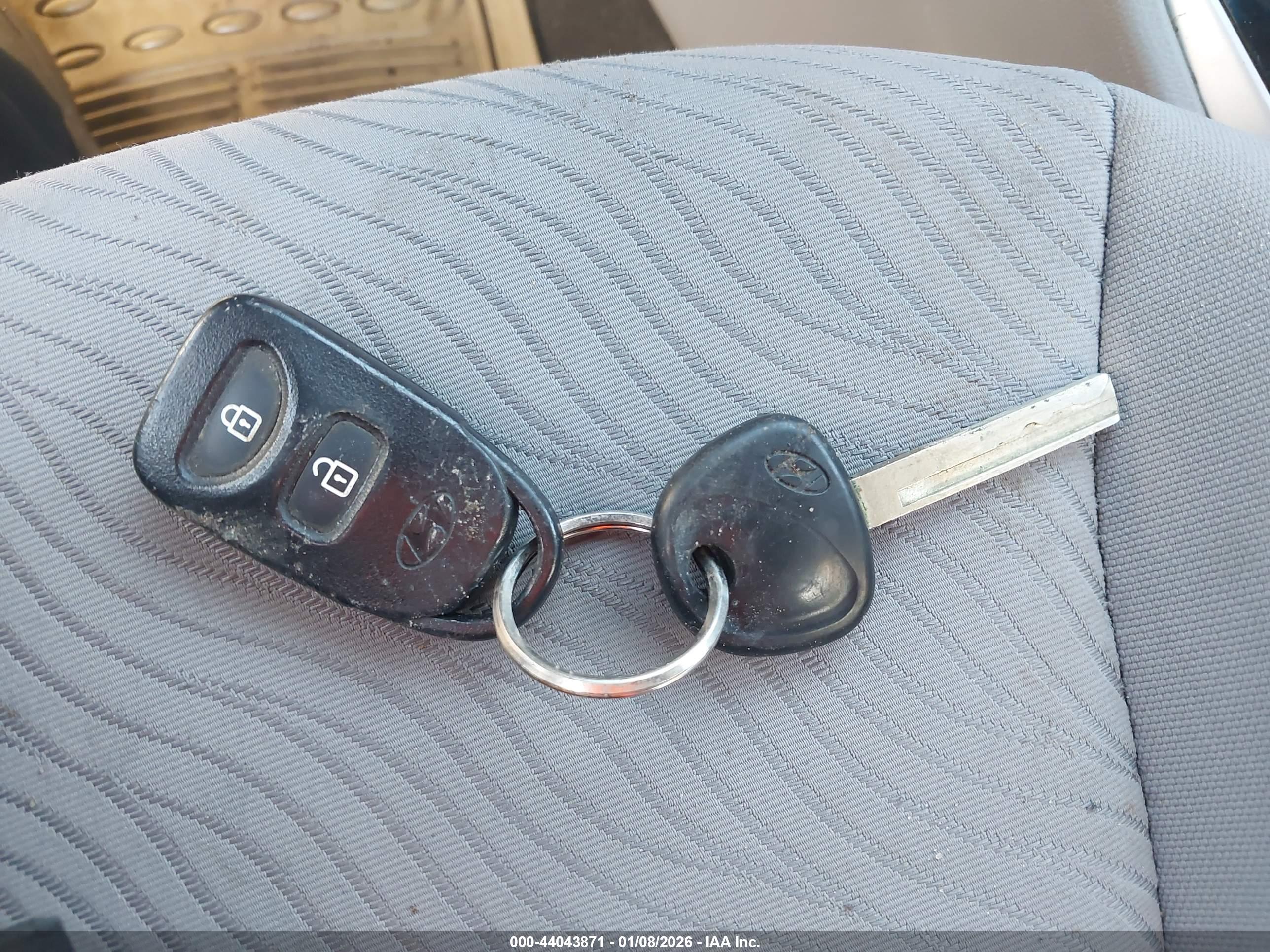 HYUNDAI ACCENT image 11
