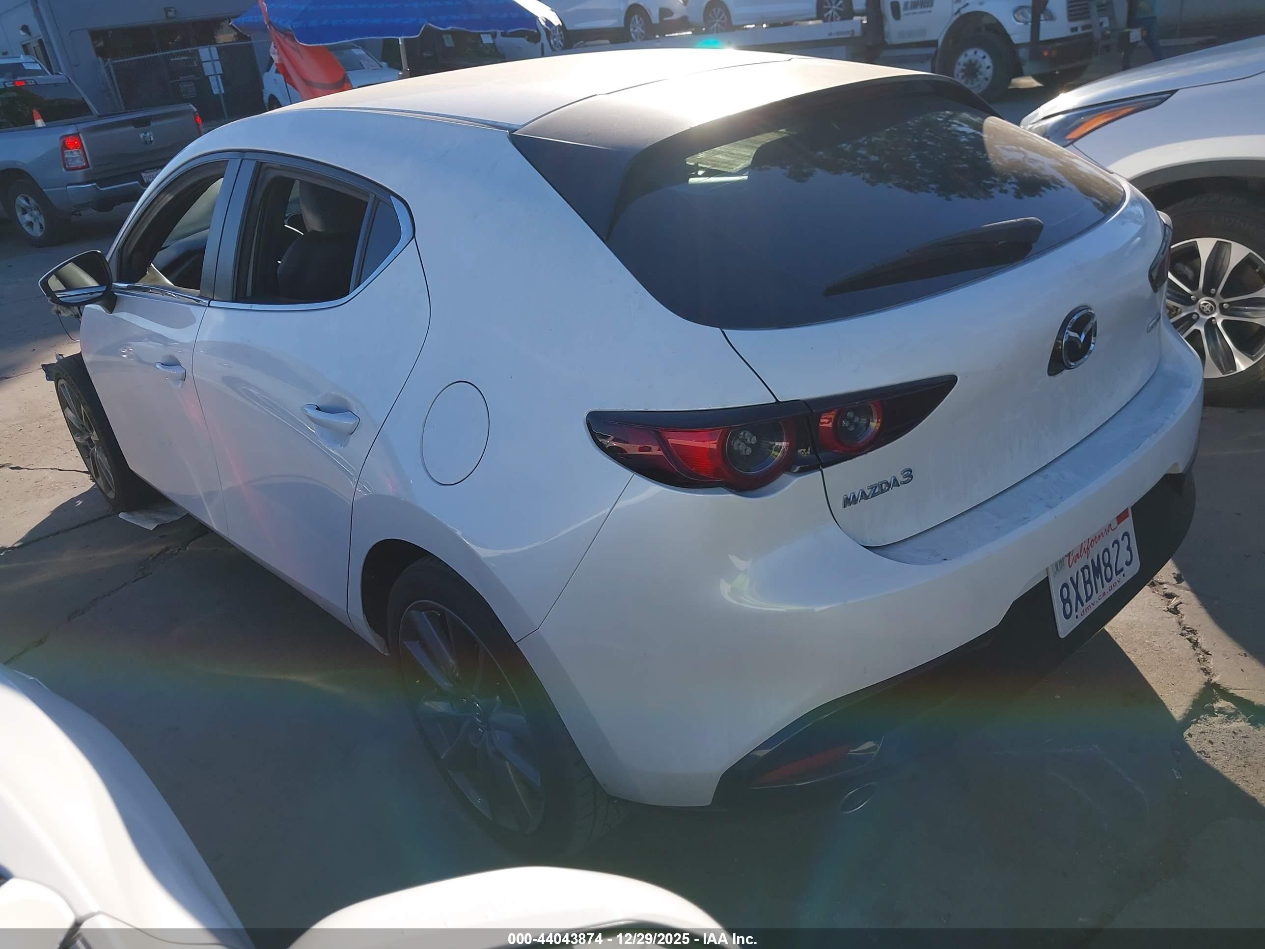 MAZDA MAZDA3 image 3
