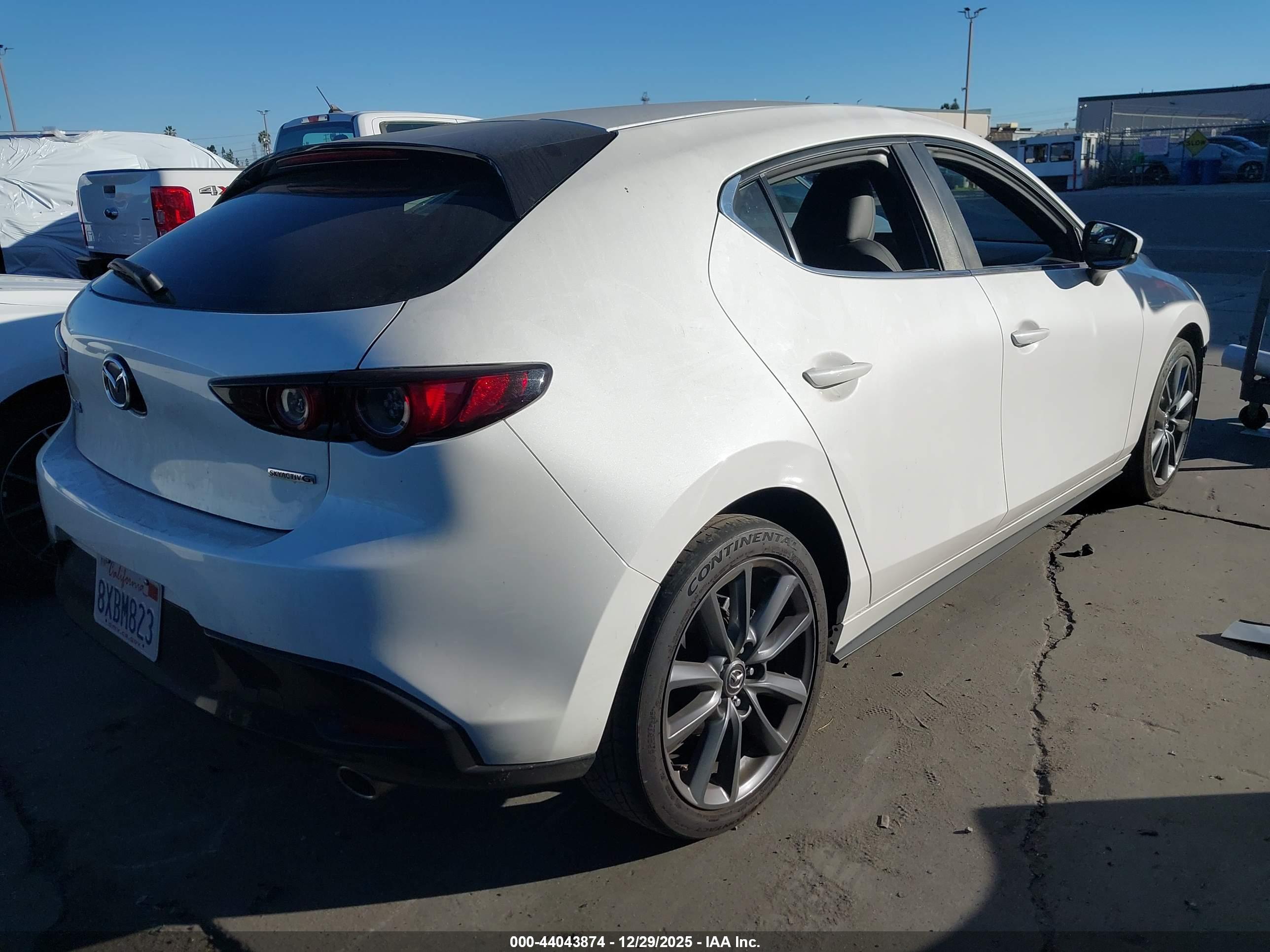 MAZDA MAZDA3 image 4