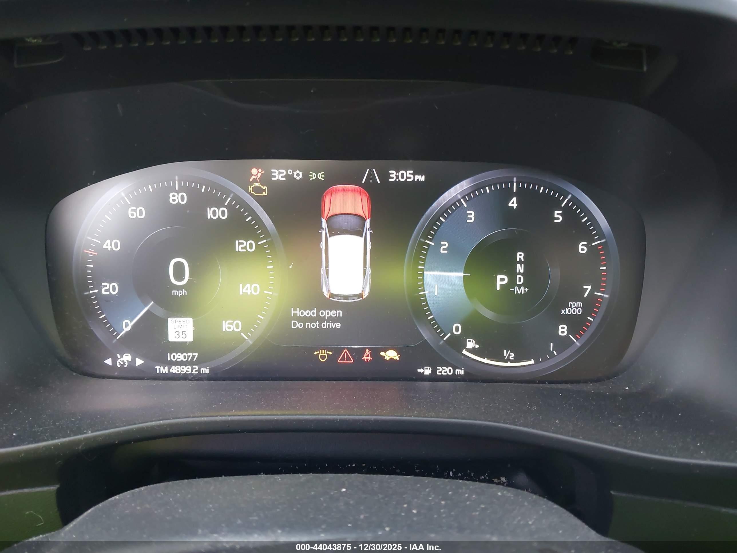 VOLVO XC40 image 7