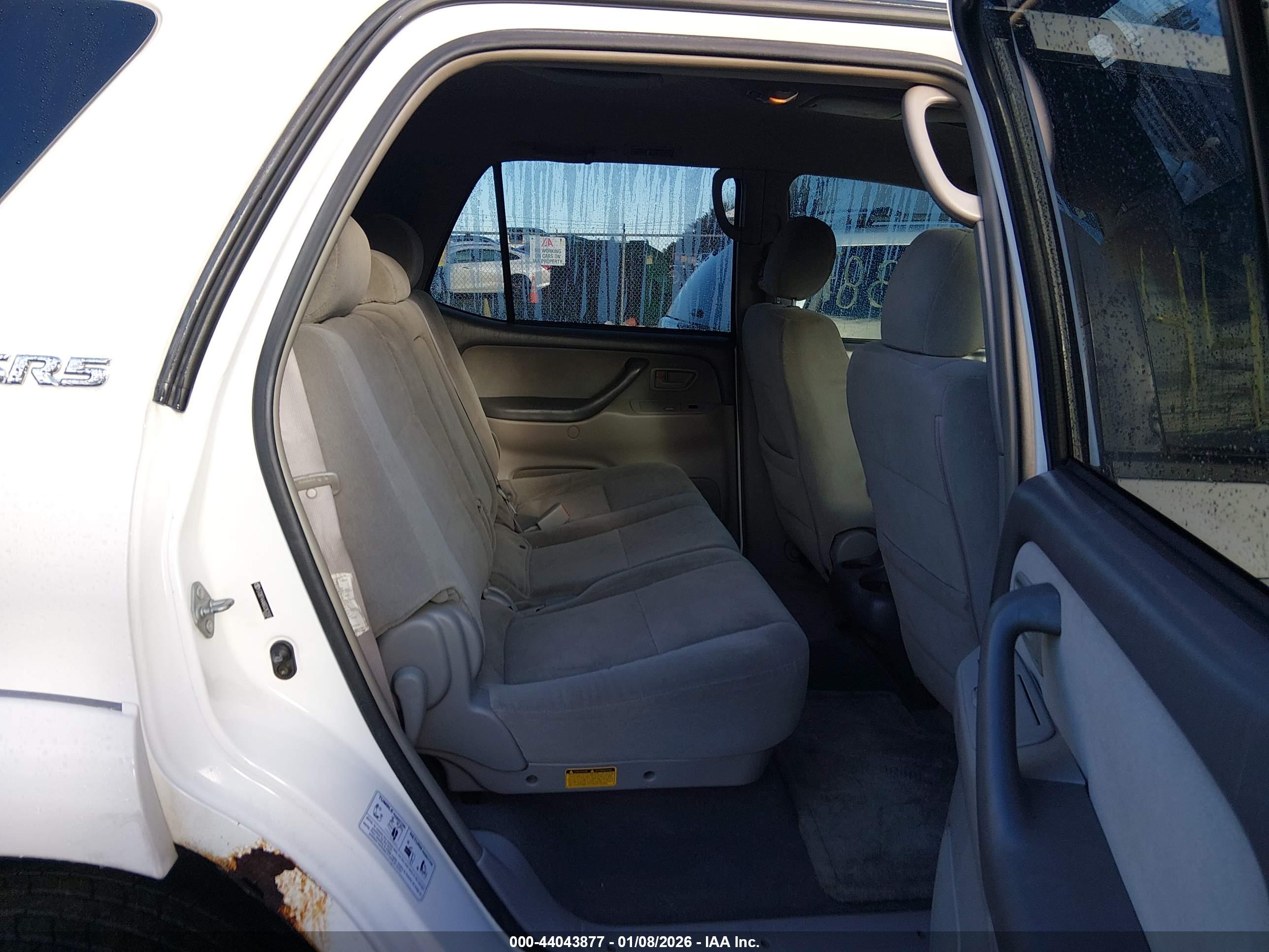 TOYOTA SEQUOIA image 8