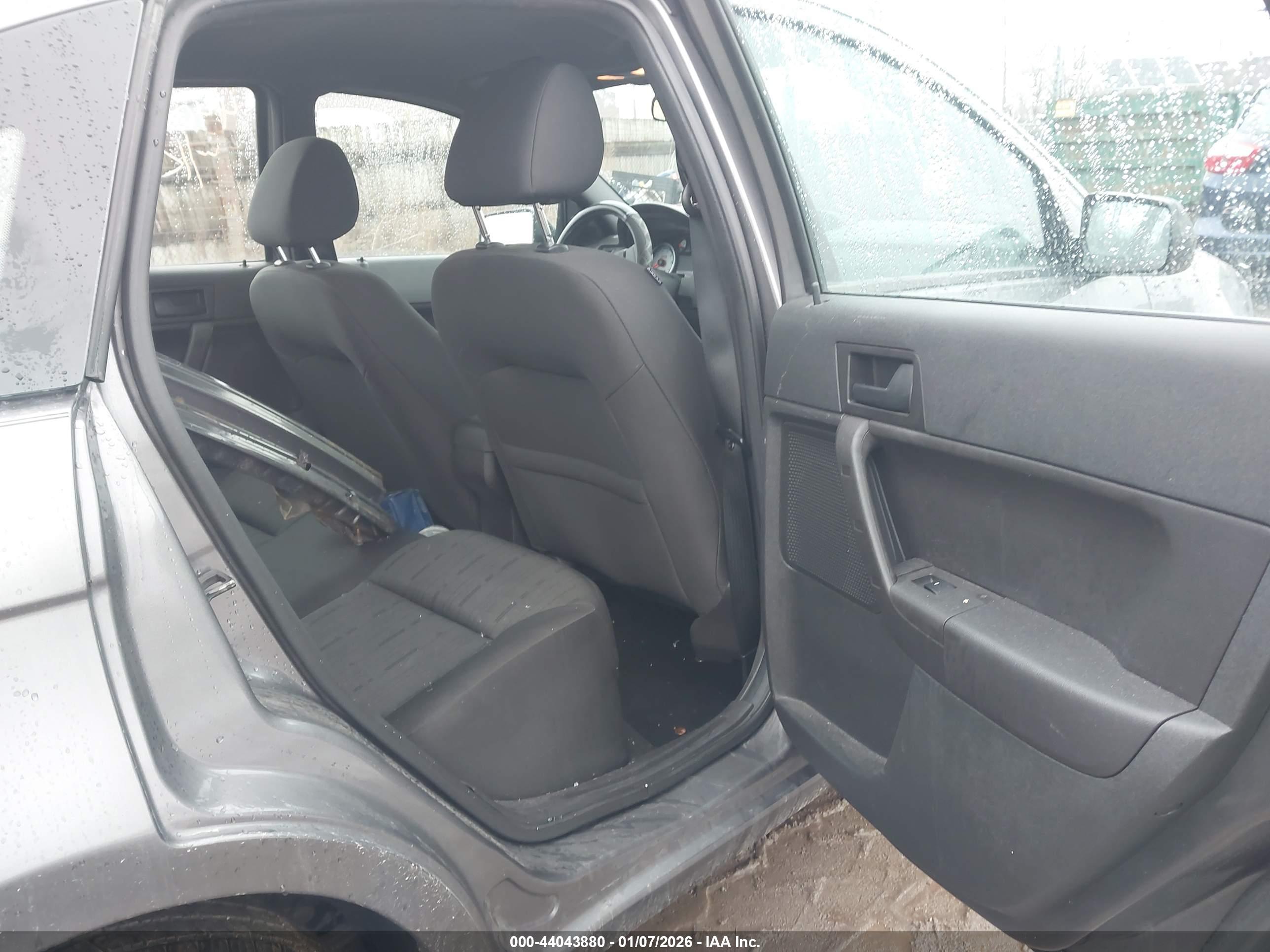 FORD FOCUS image 8