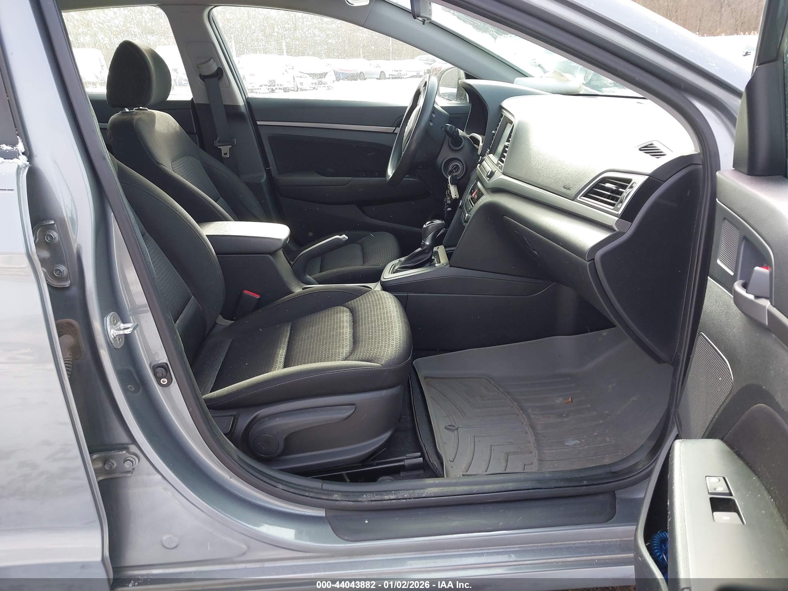 HYUNDAI ELANTRA image 5