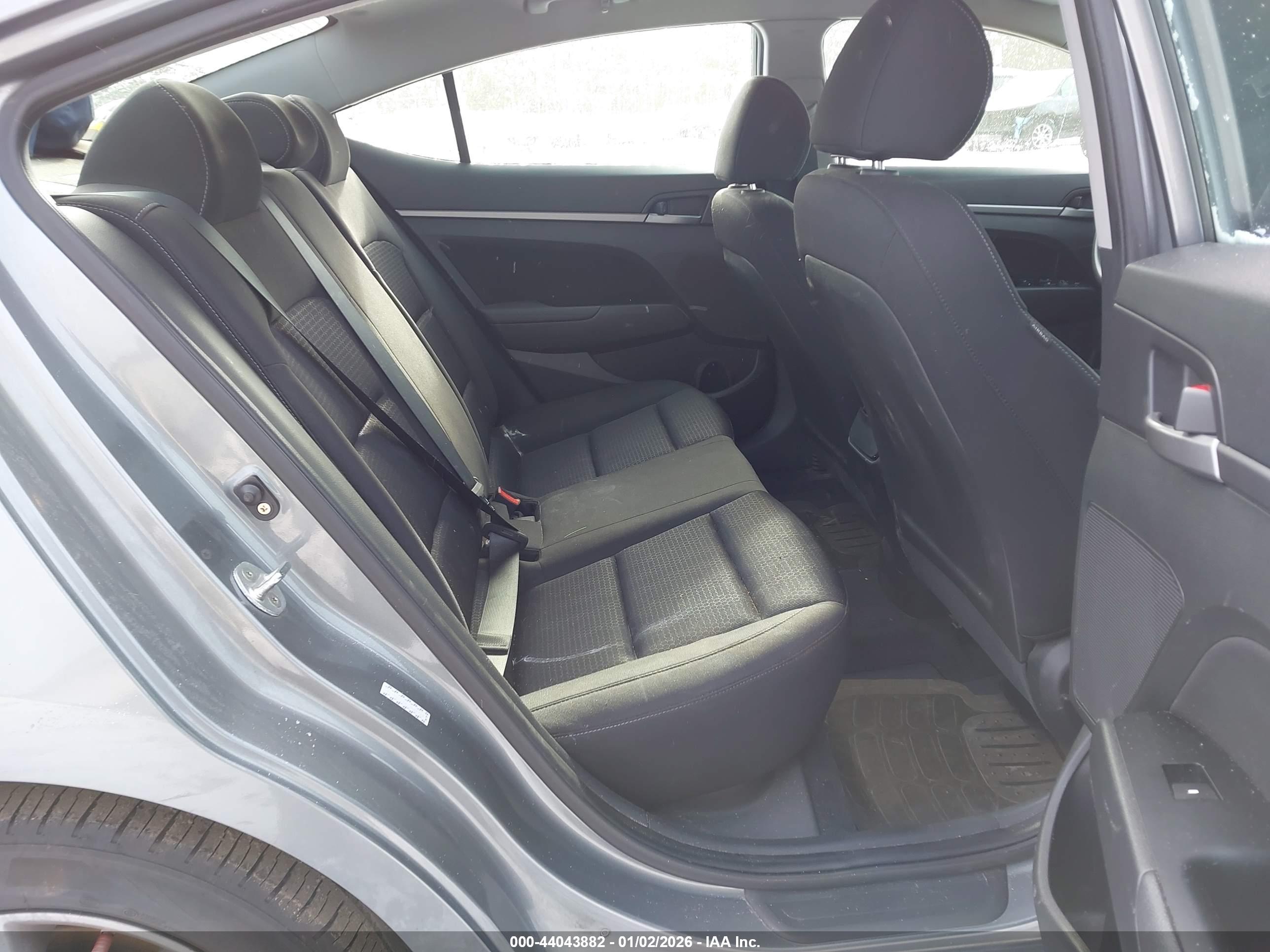HYUNDAI ELANTRA image 8