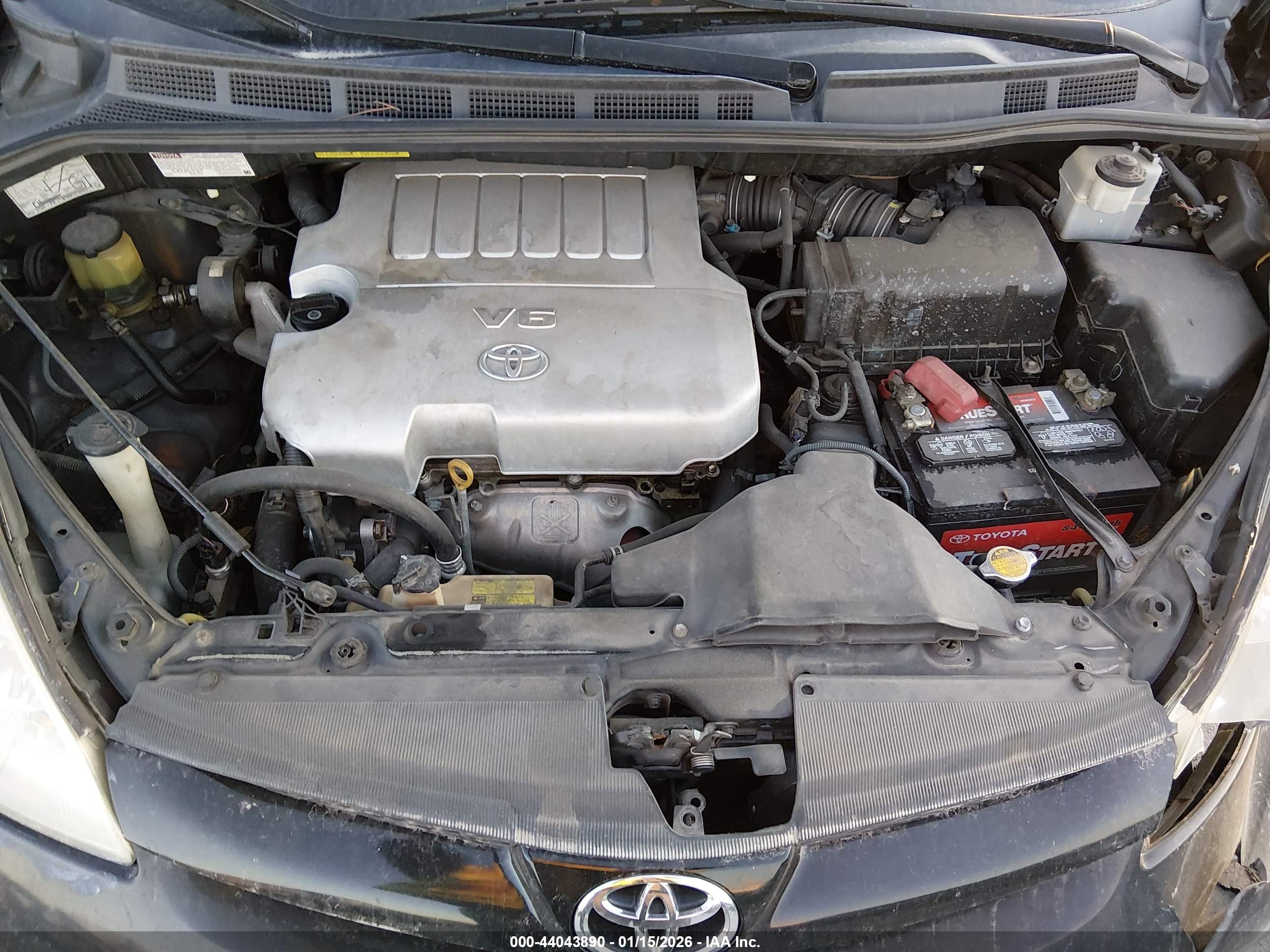 TOYOTA SIENNA image 10