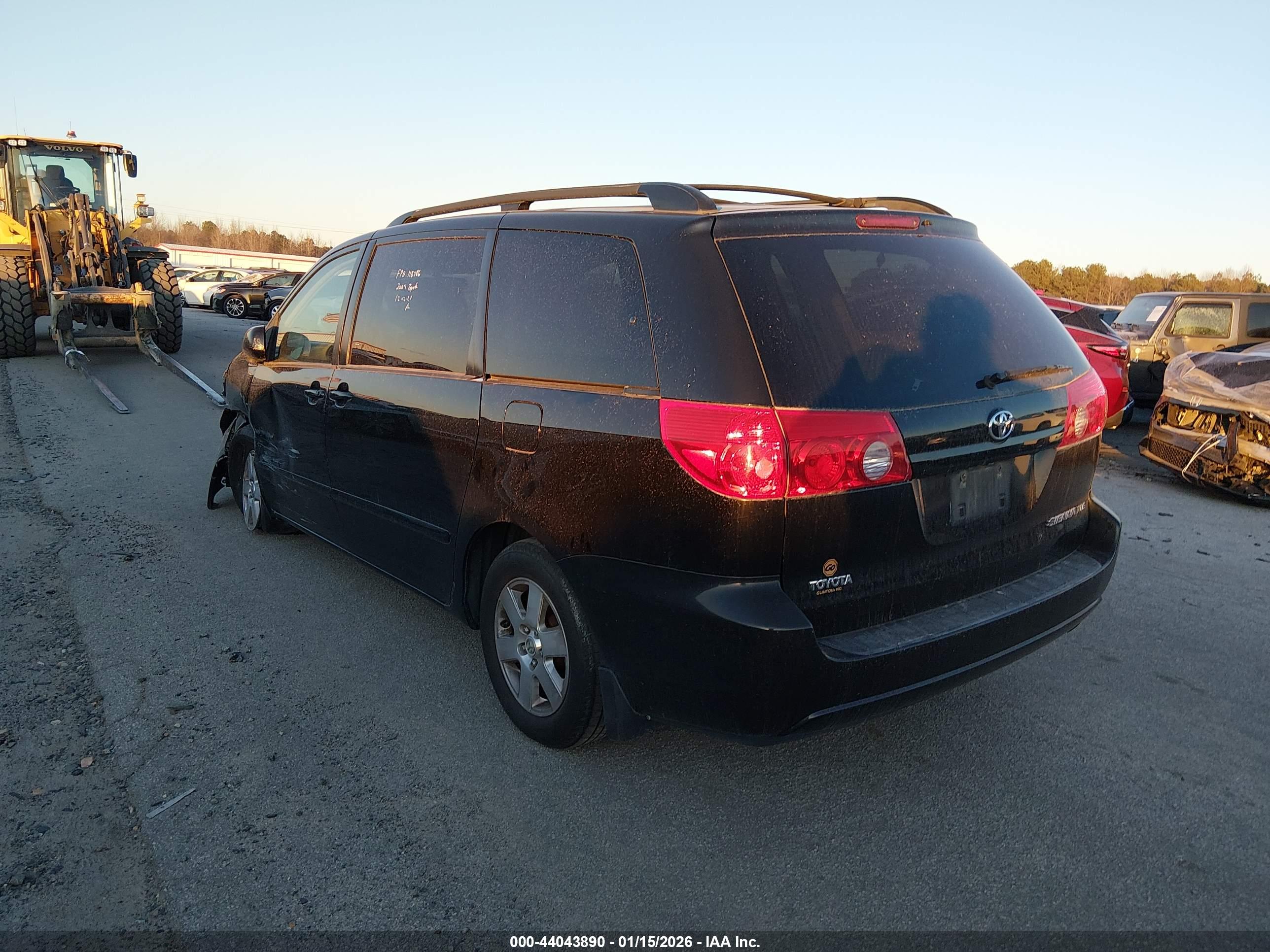 TOYOTA SIENNA image 3