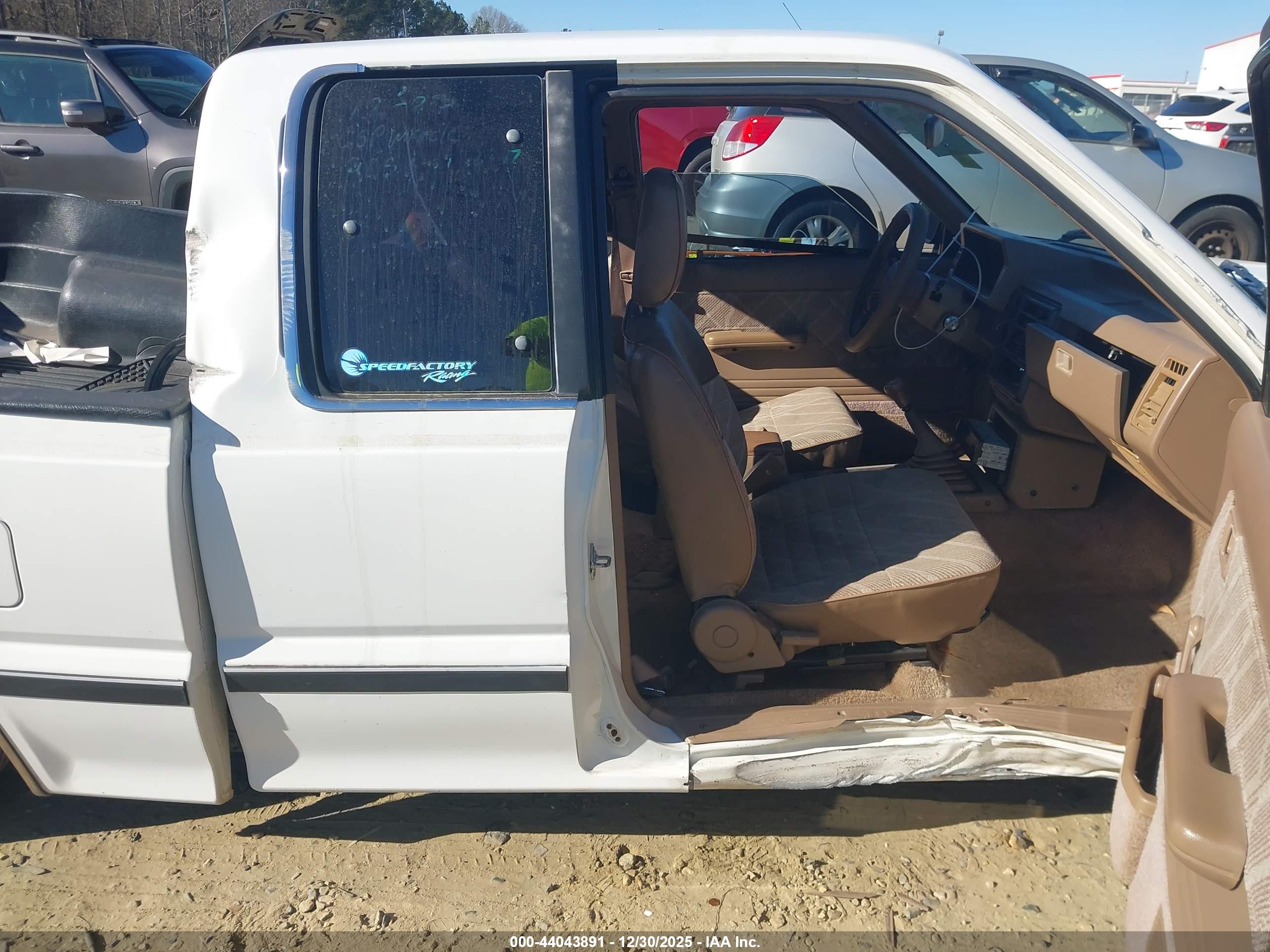 MAZDA B2200 image 5