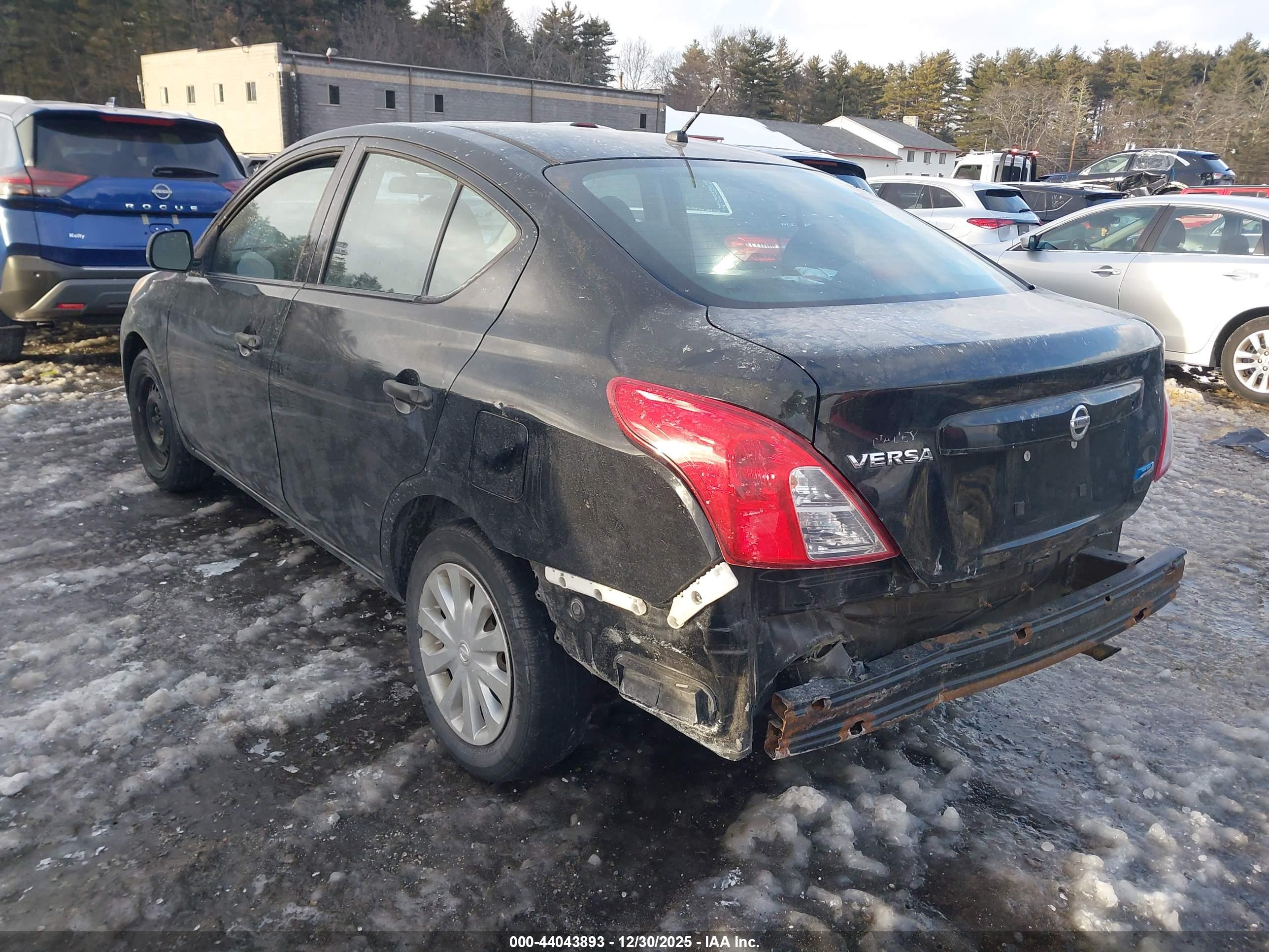 NISSAN VERSA image 3