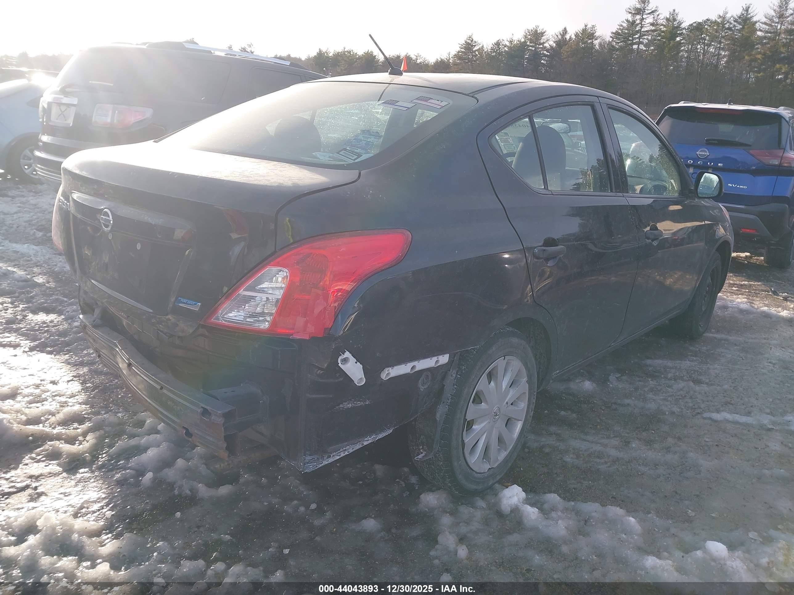 NISSAN VERSA image 4