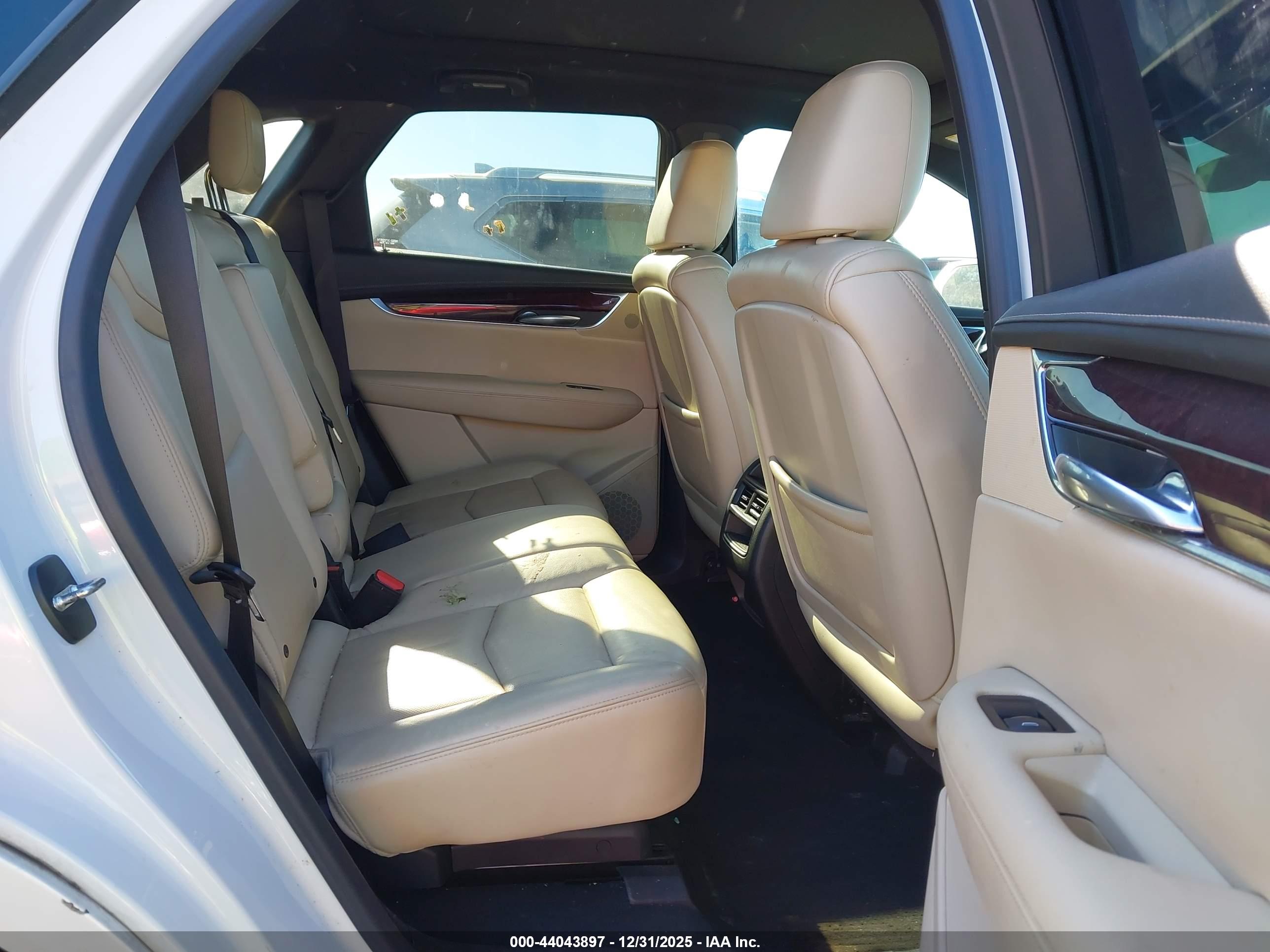 CADILLAC XT5 image 8